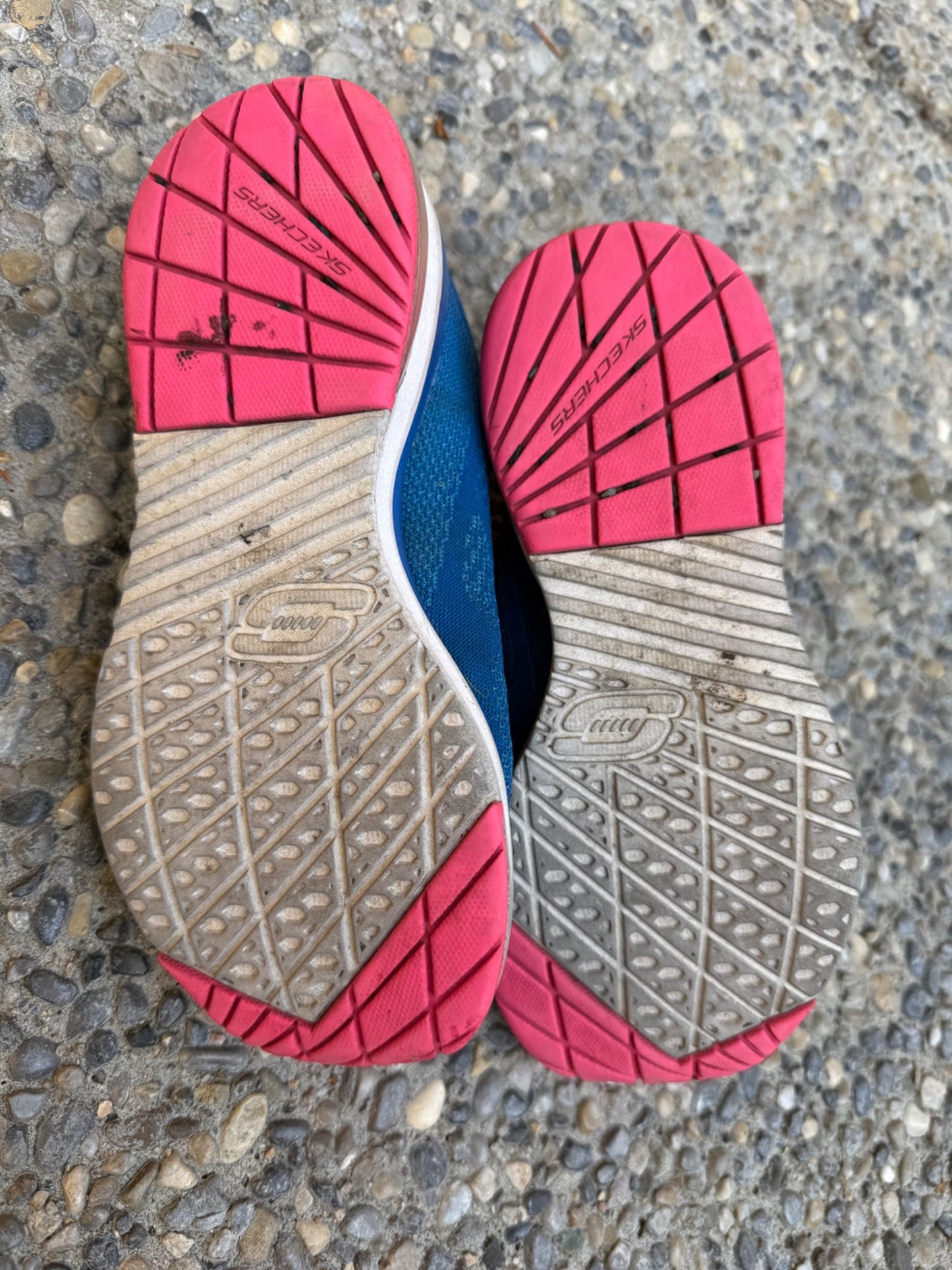 Girls size 13.5 Sketchers VGUC, Shoes 13.5 (Kids:4-8yr)