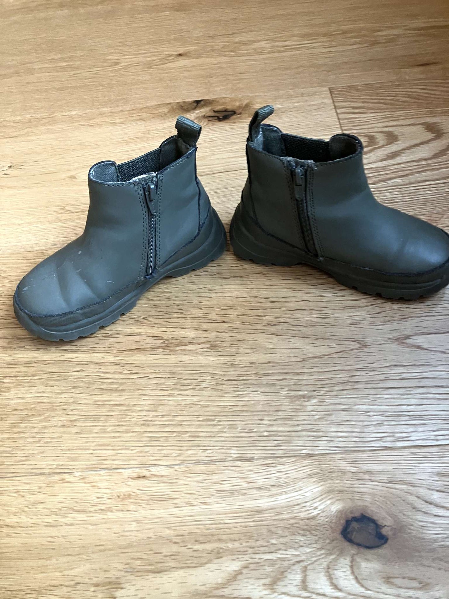 Zara Toddler Girls Stylish Chelsea Boots, Shoes 7.5 (Toddler:2-4yr)