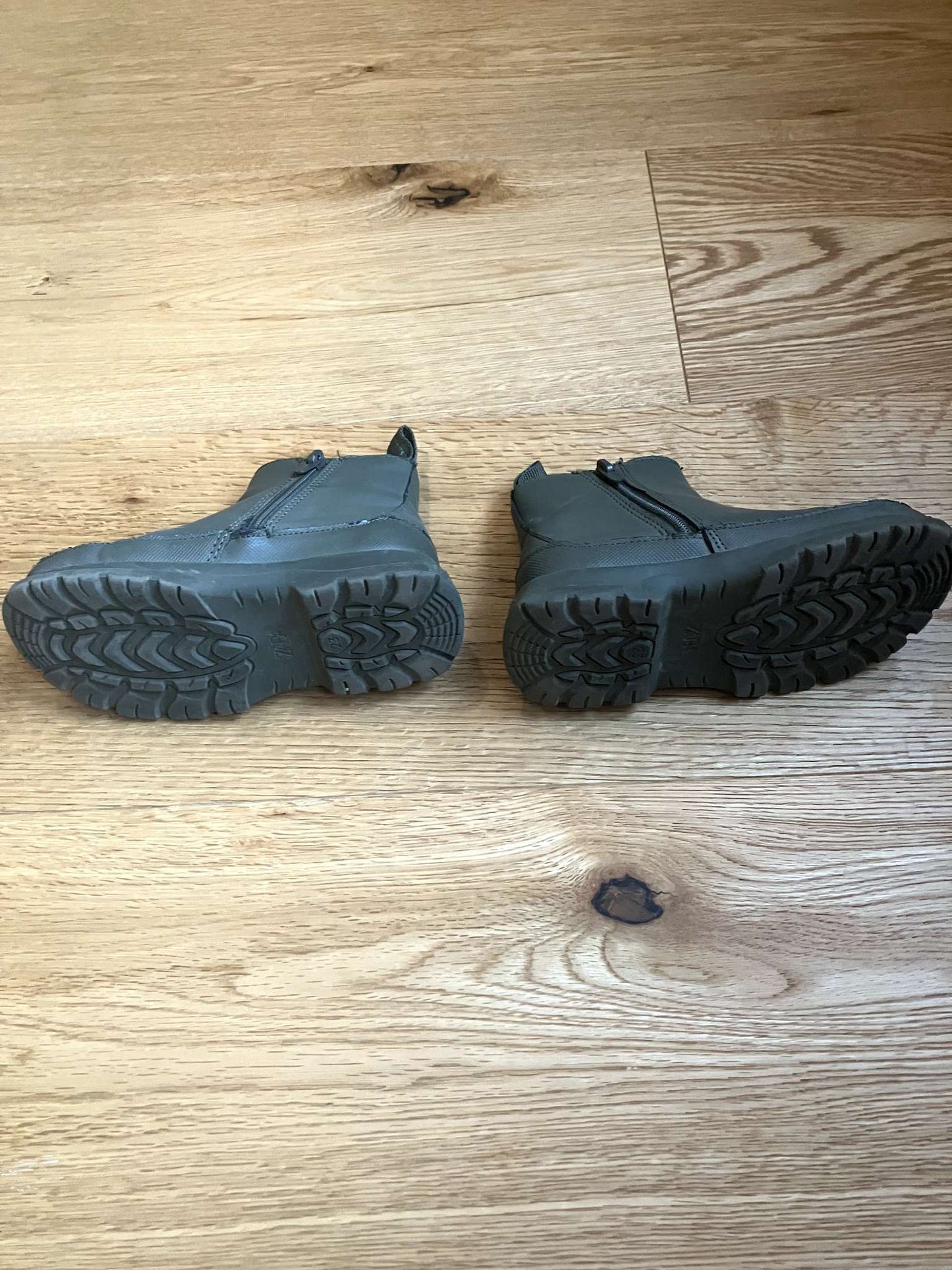 Zara Toddler Girls Stylish Chelsea Boots, Shoes 7.5 (Toddler:2-4yr)