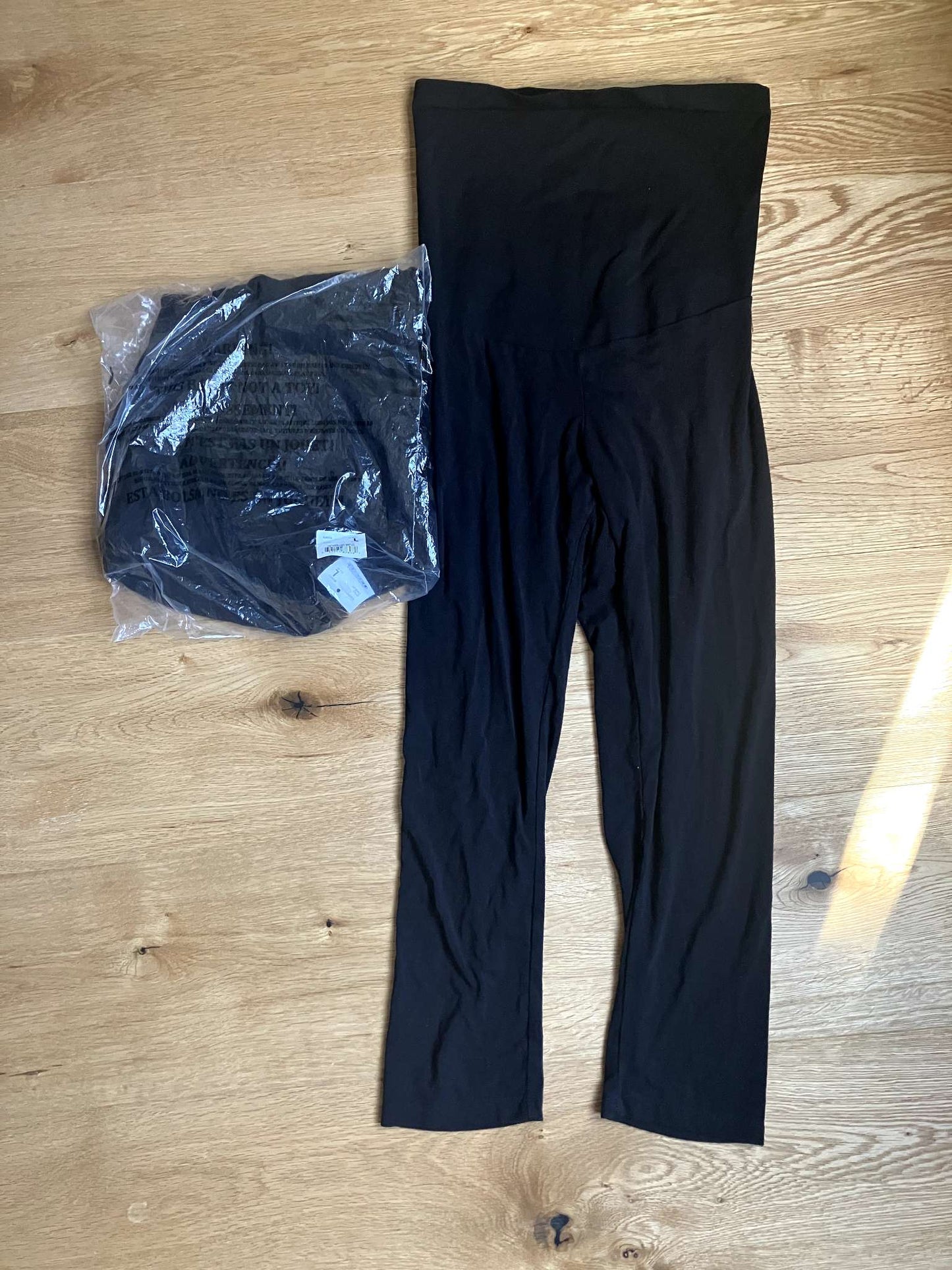 A Pea in a Pod Maternity Crop Leggings Black Size Large brand new in bag - 2 available, sold as a bundle, Maternity L (12-14)
