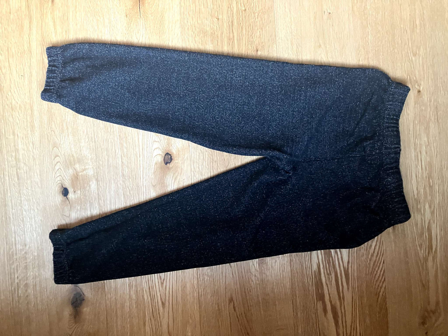 Roots 7 youth Jogger - like new! speckled grey, Kids 7 & 8 (small)