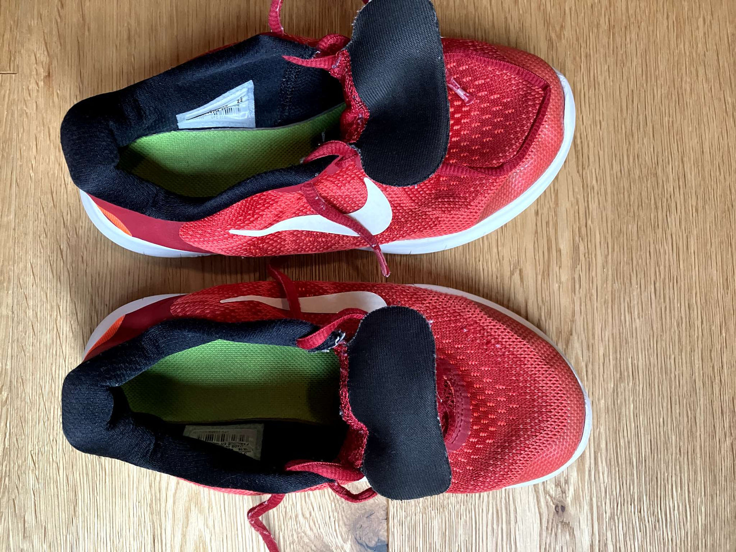 Nike running shoe size 3 youth (fits 7-8 yo), Shoes 3 (Kids:4-8yr)