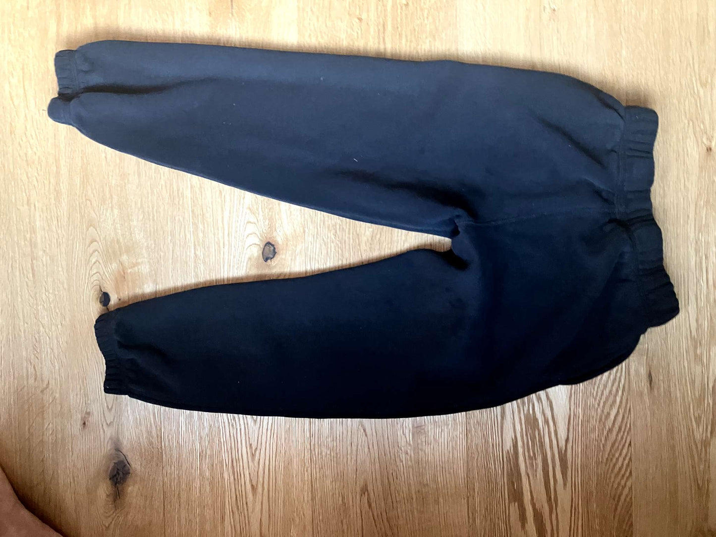 Roots 7 youth Jogger - like new! Black, Kids 7 & 8 (small)