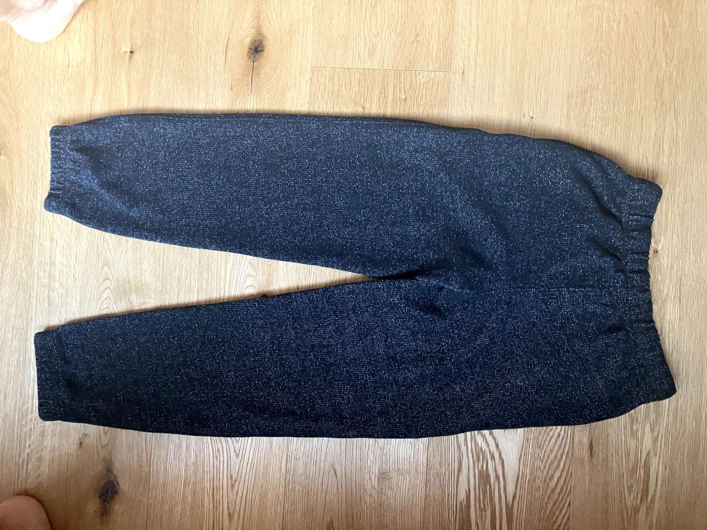 Roots Joggers 8 youth - like new, speckled grey, Kids 7 & 8 (small)