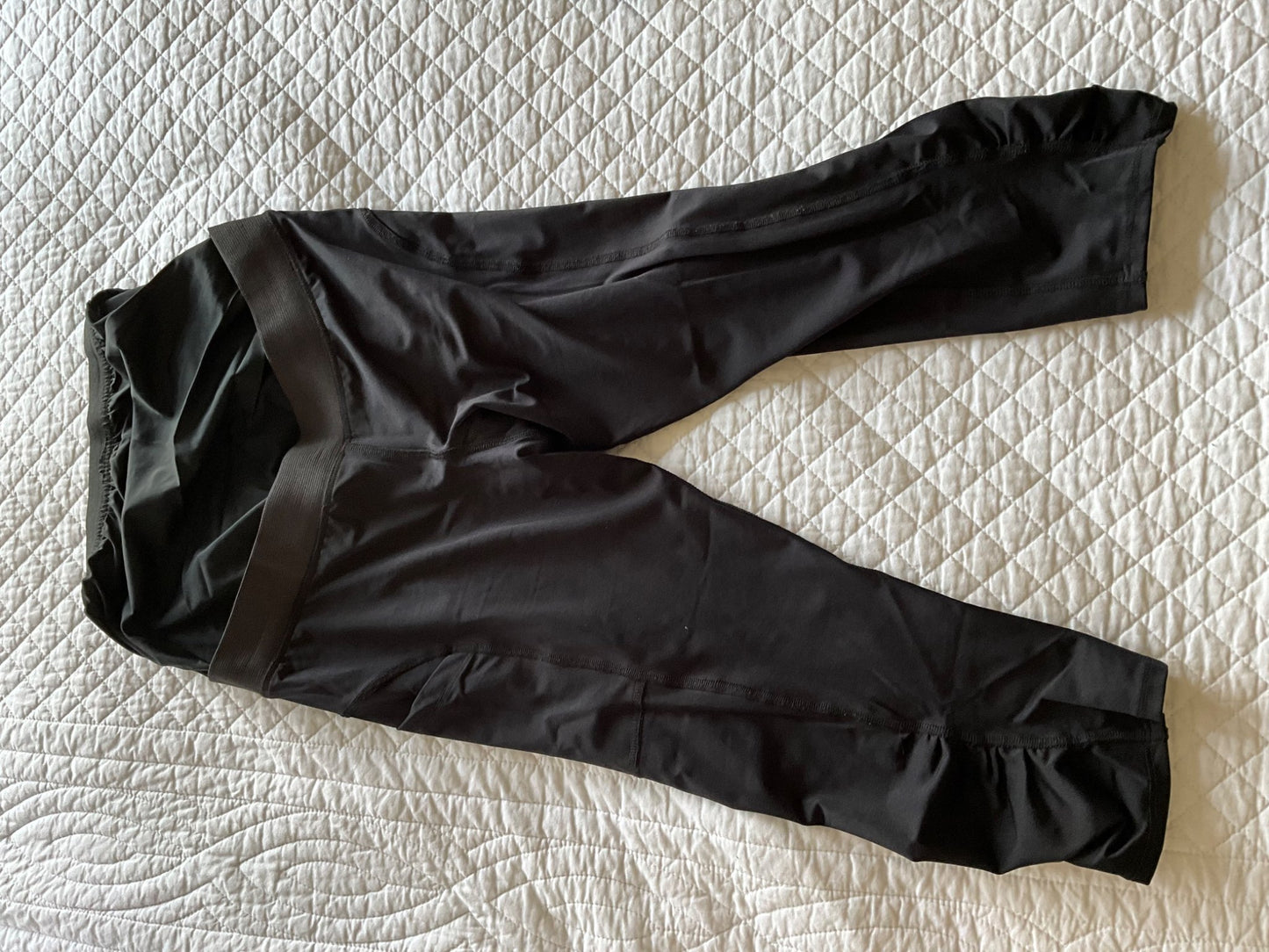 MUMBERRY Maternity Athletic Bundle (Capri, Tights, Tank). Size Large., Maternity L (12-14)