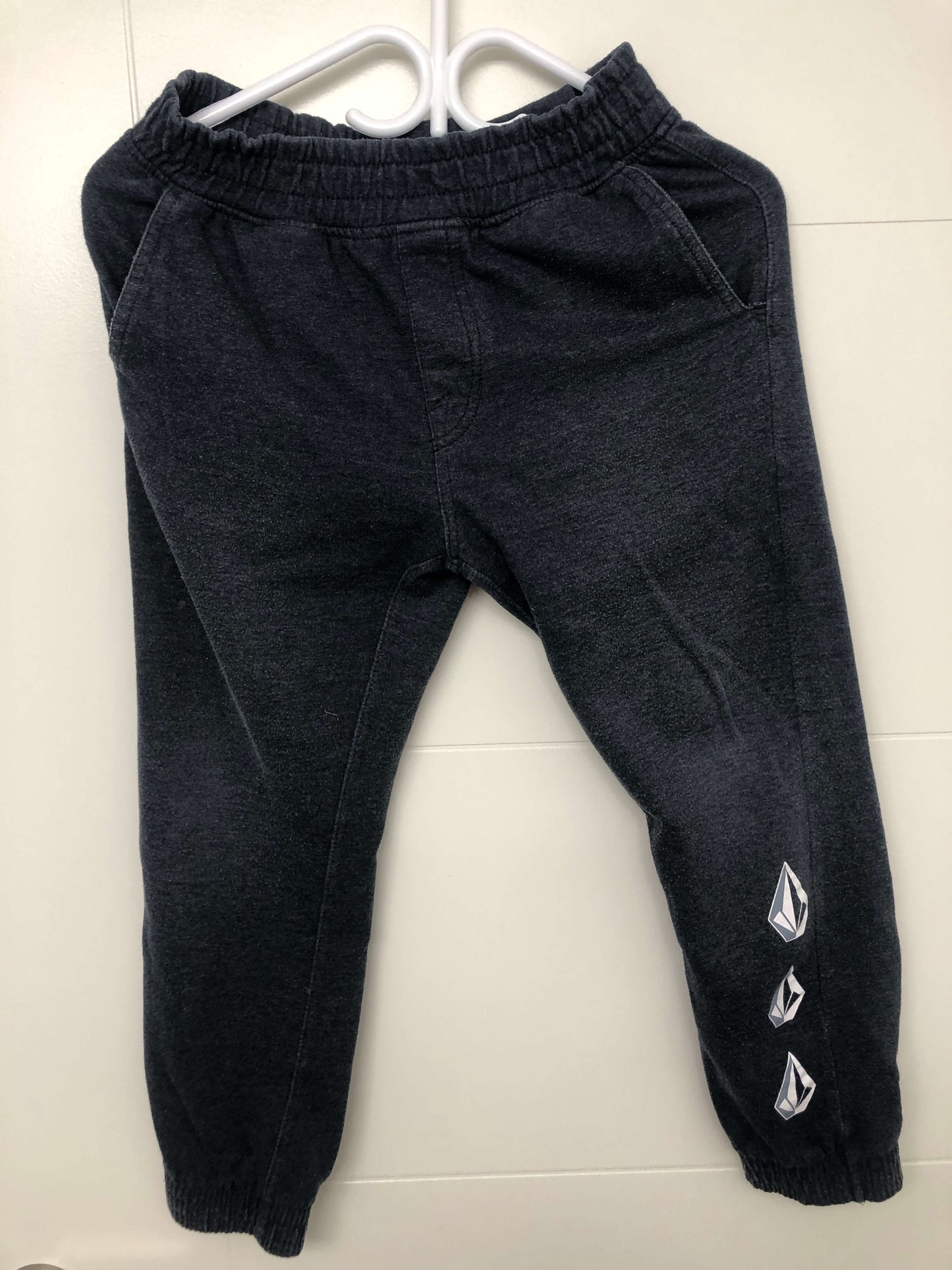 Volcom sweatsuit, Kids 10 (medium)