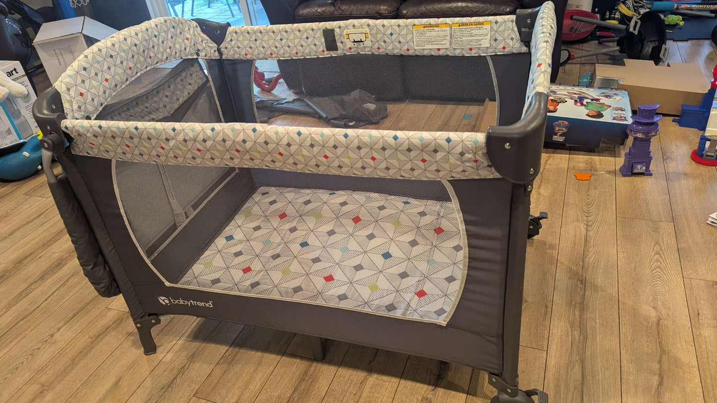 Baby trend Lil Snooze Playpen nursery center