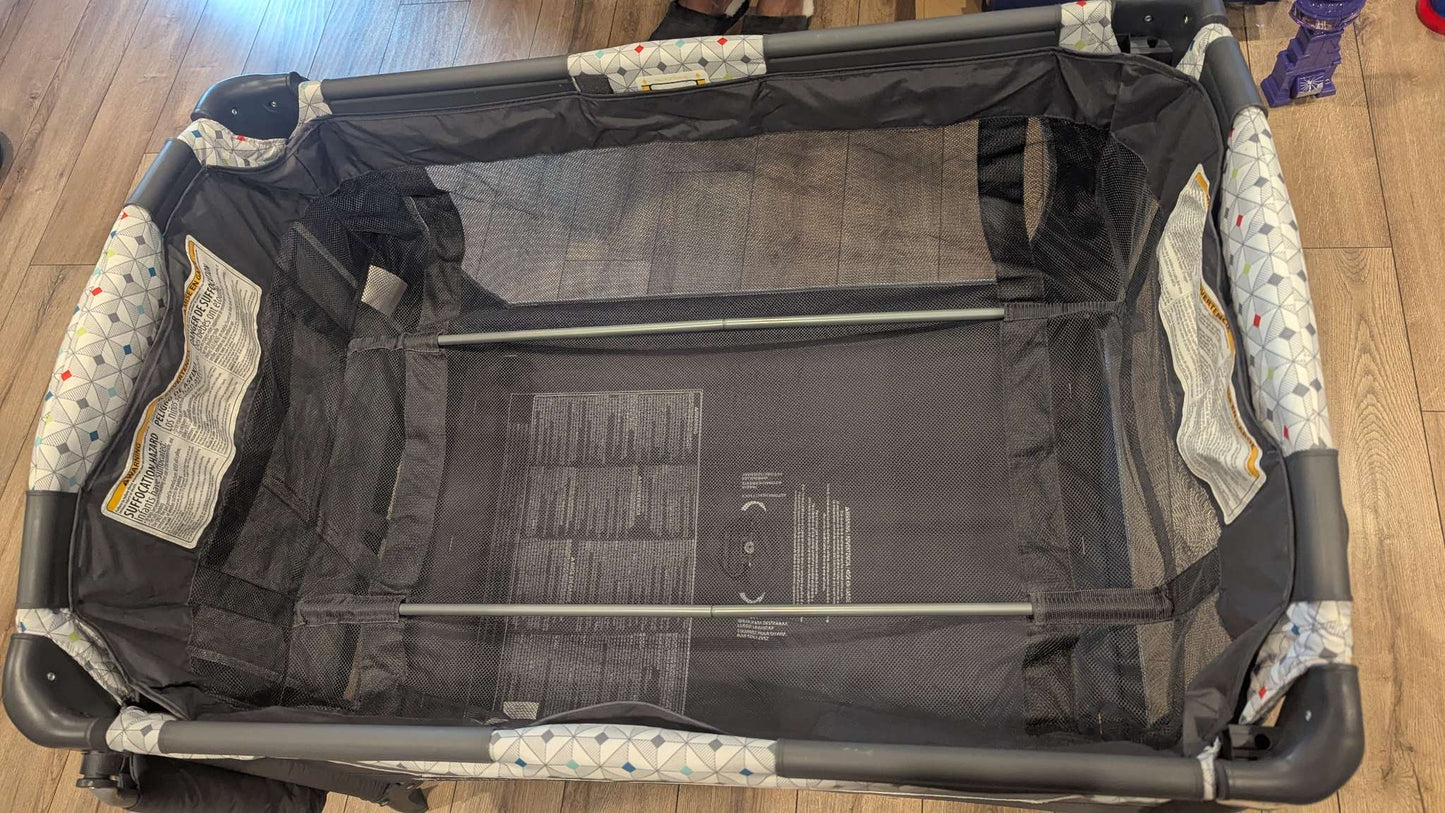 Baby trend Lil Snooze Playpen nursery center