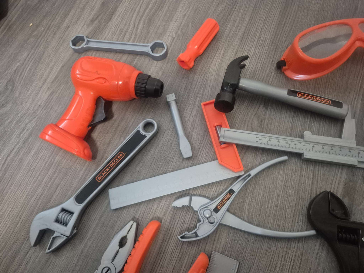 Black and Decker 15 + Piece Kids Construction Set