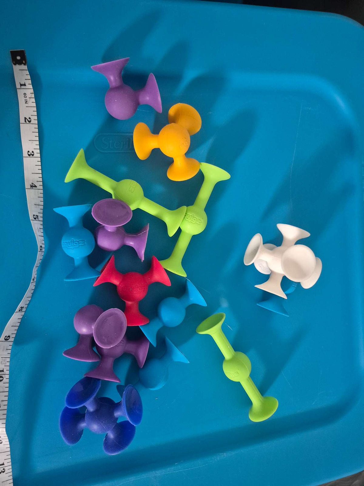 20 + large size Fat Brain Toys Squigz