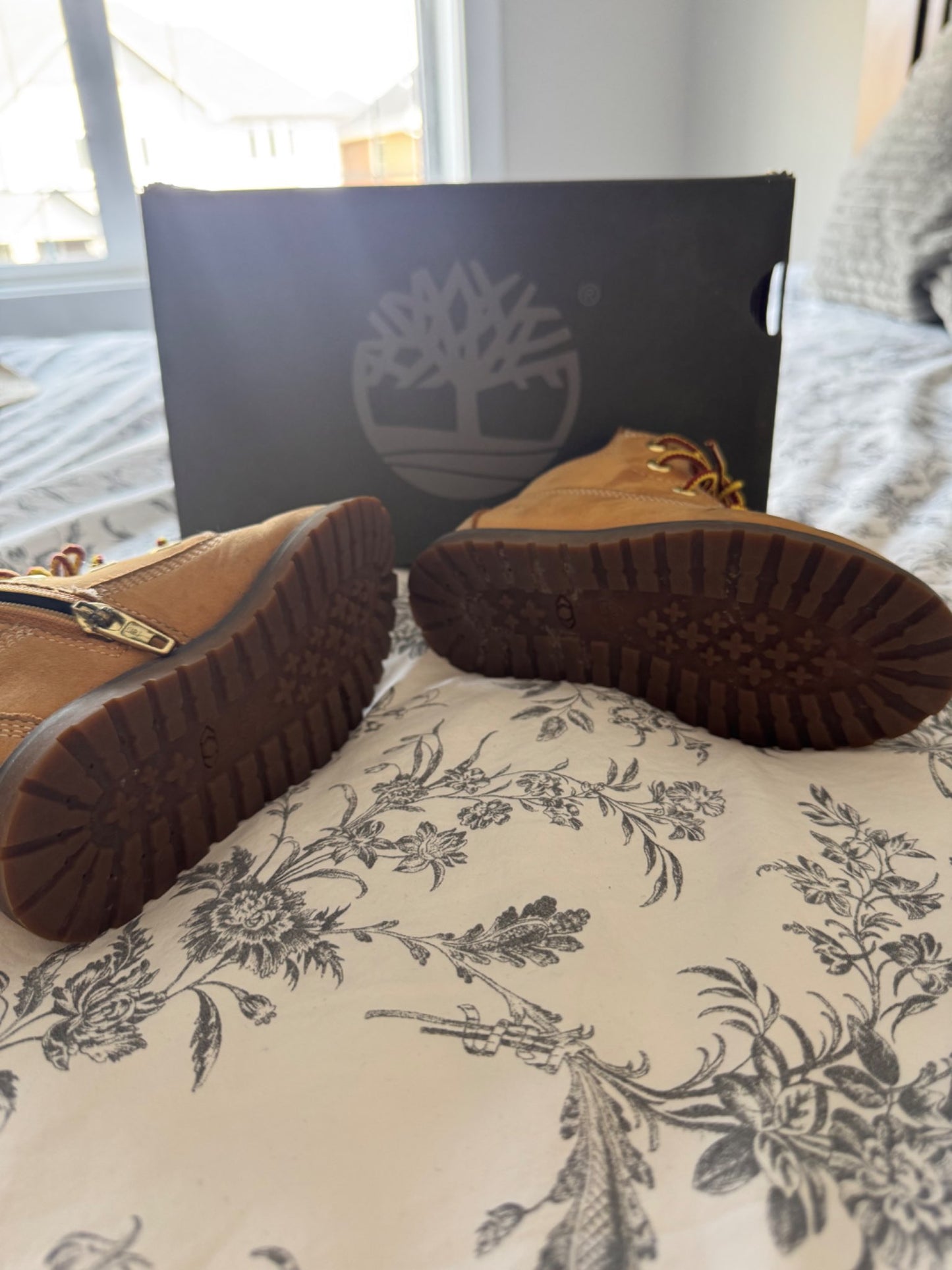 Timberland toddler size 10, Shoes 10 (Toddler:2-4yr)
