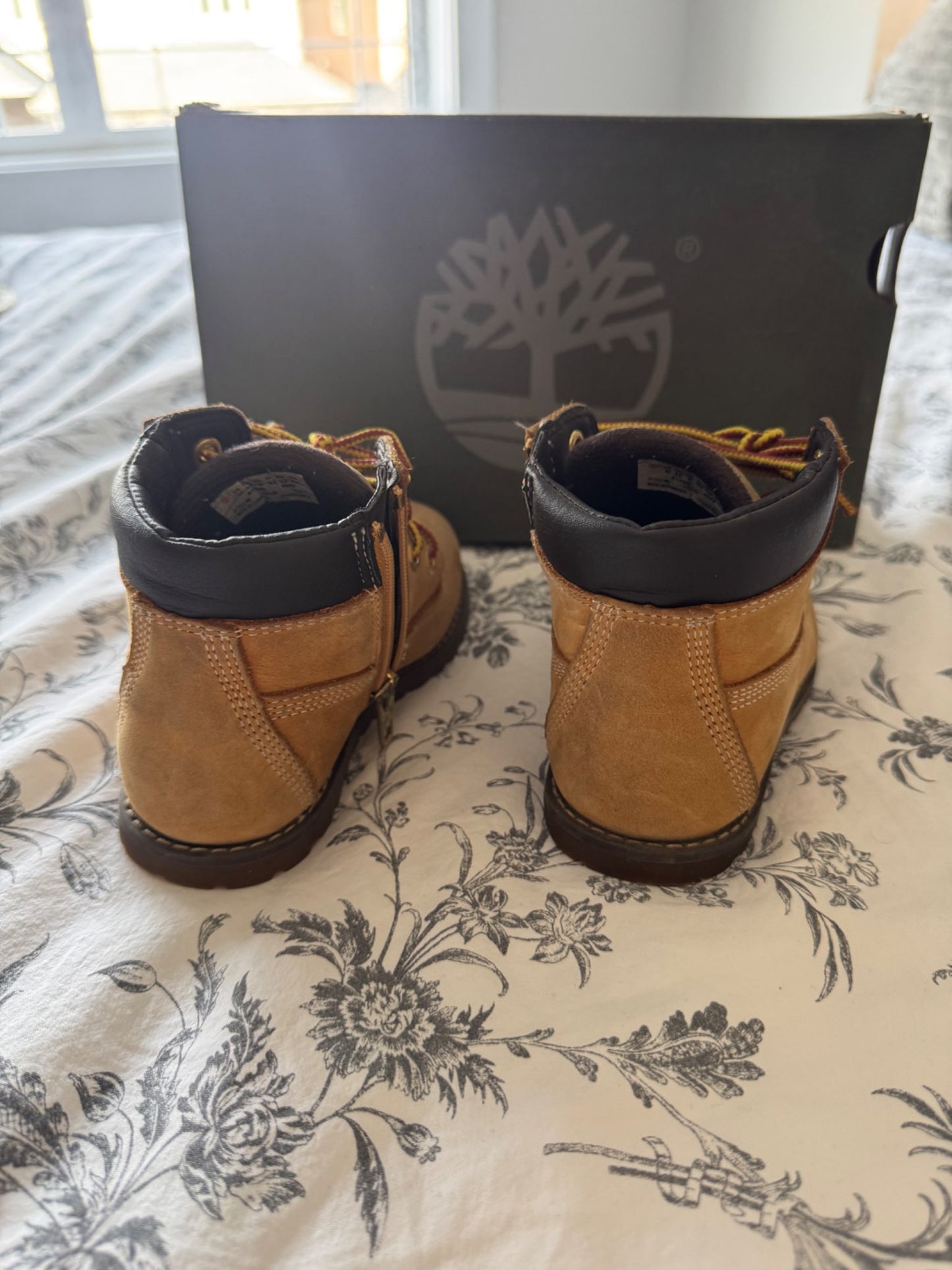Timberland toddler size 10, Shoes 10 (Toddler:2-4yr)