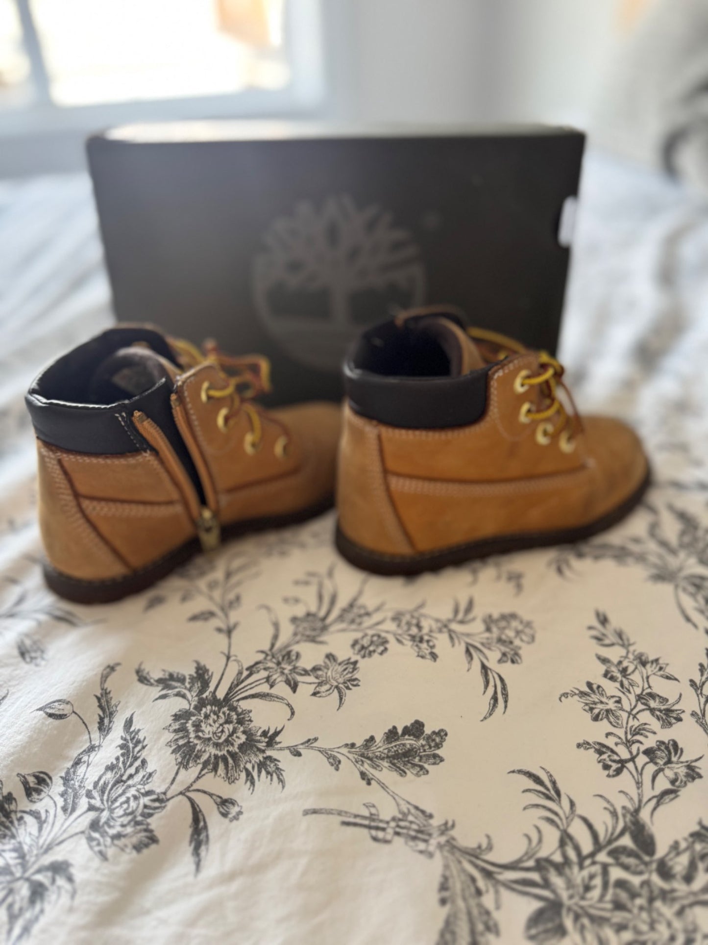 Timberland toddler size 10, Shoes 10 (Toddler:2-4yr)
