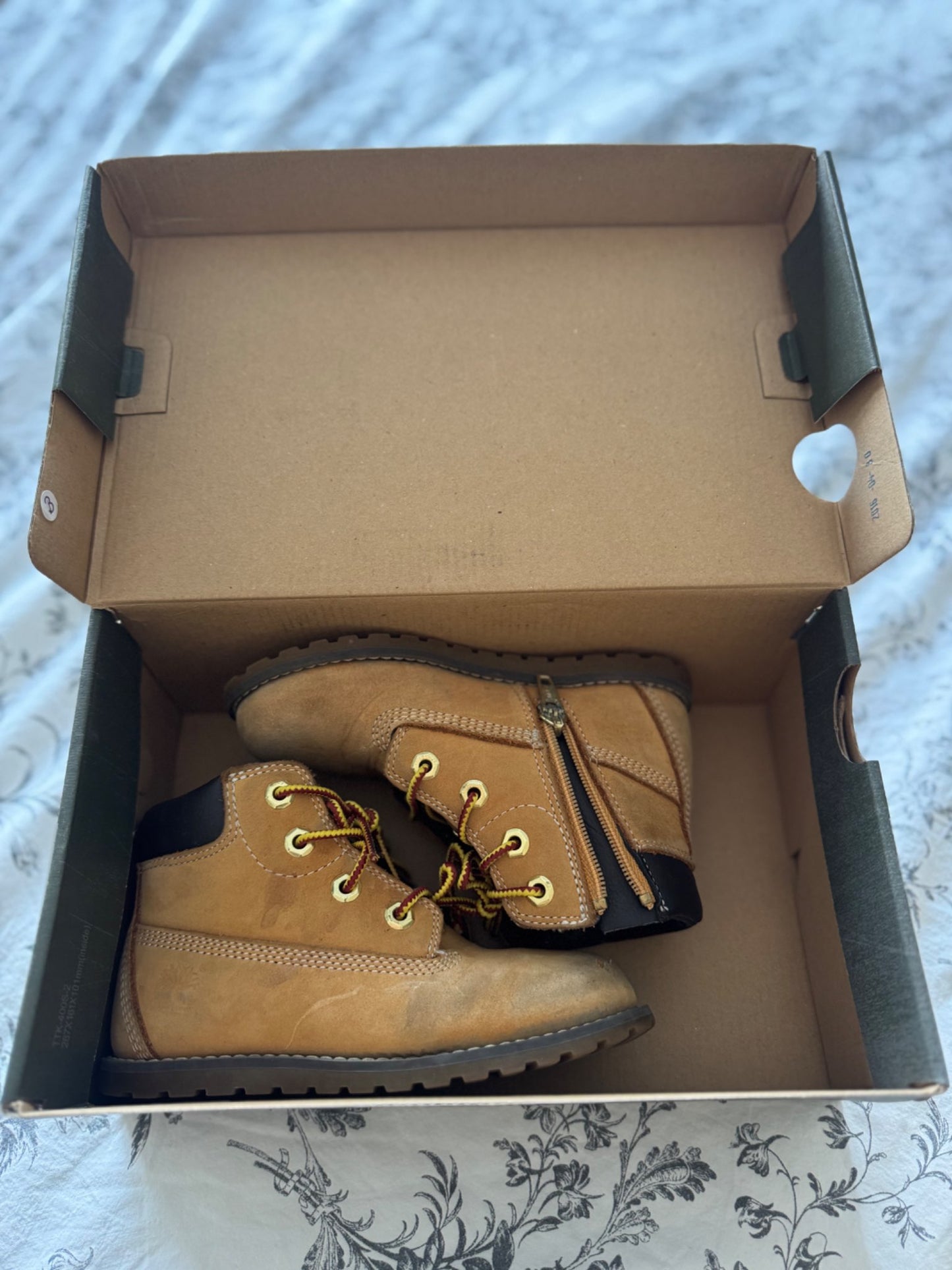 Timberland toddler size 10, Shoes 10 (Toddler:2-4yr)
