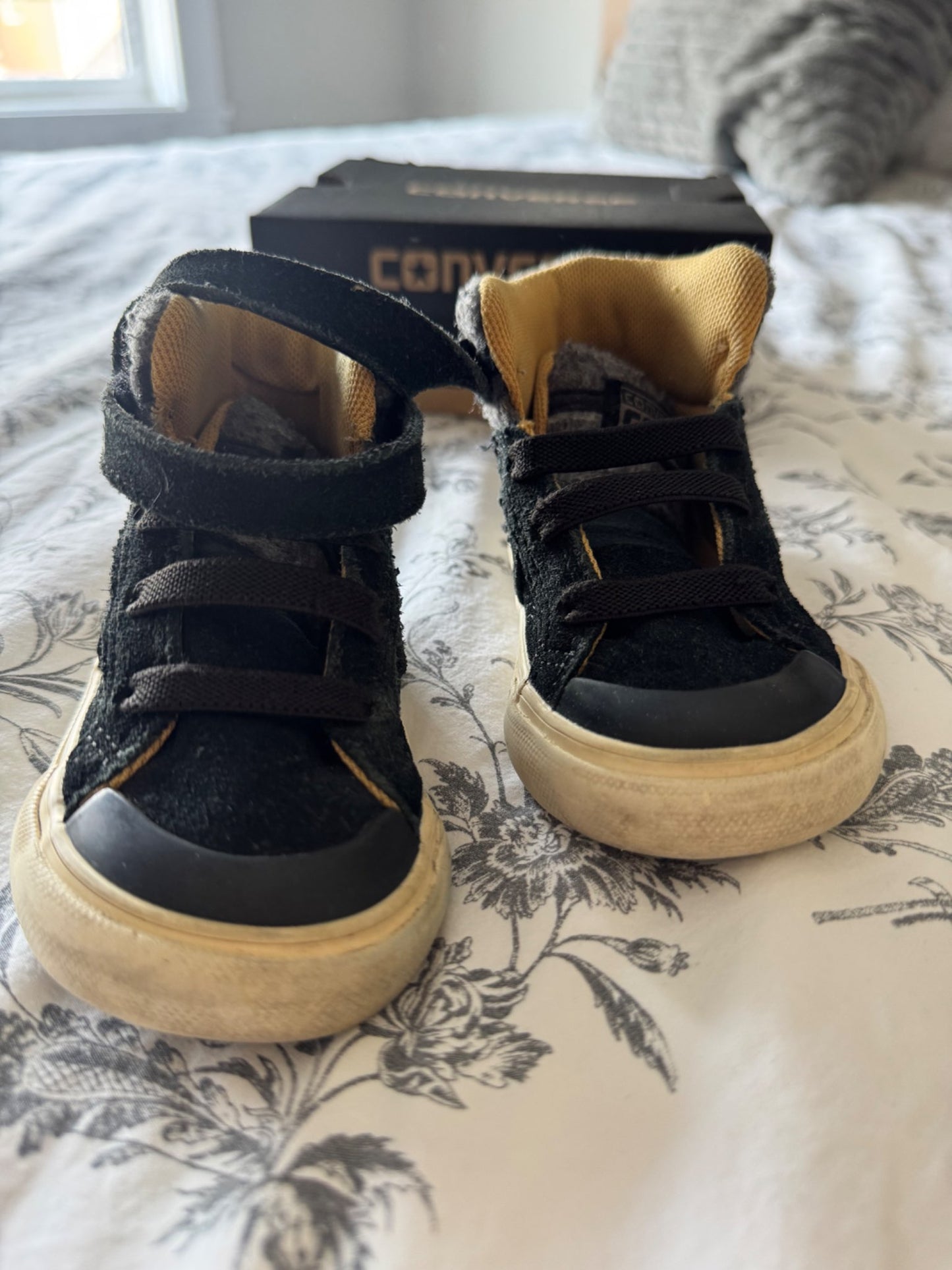 Converse high top size 5 , Shoes 5 (Walkers:12-24 mth)