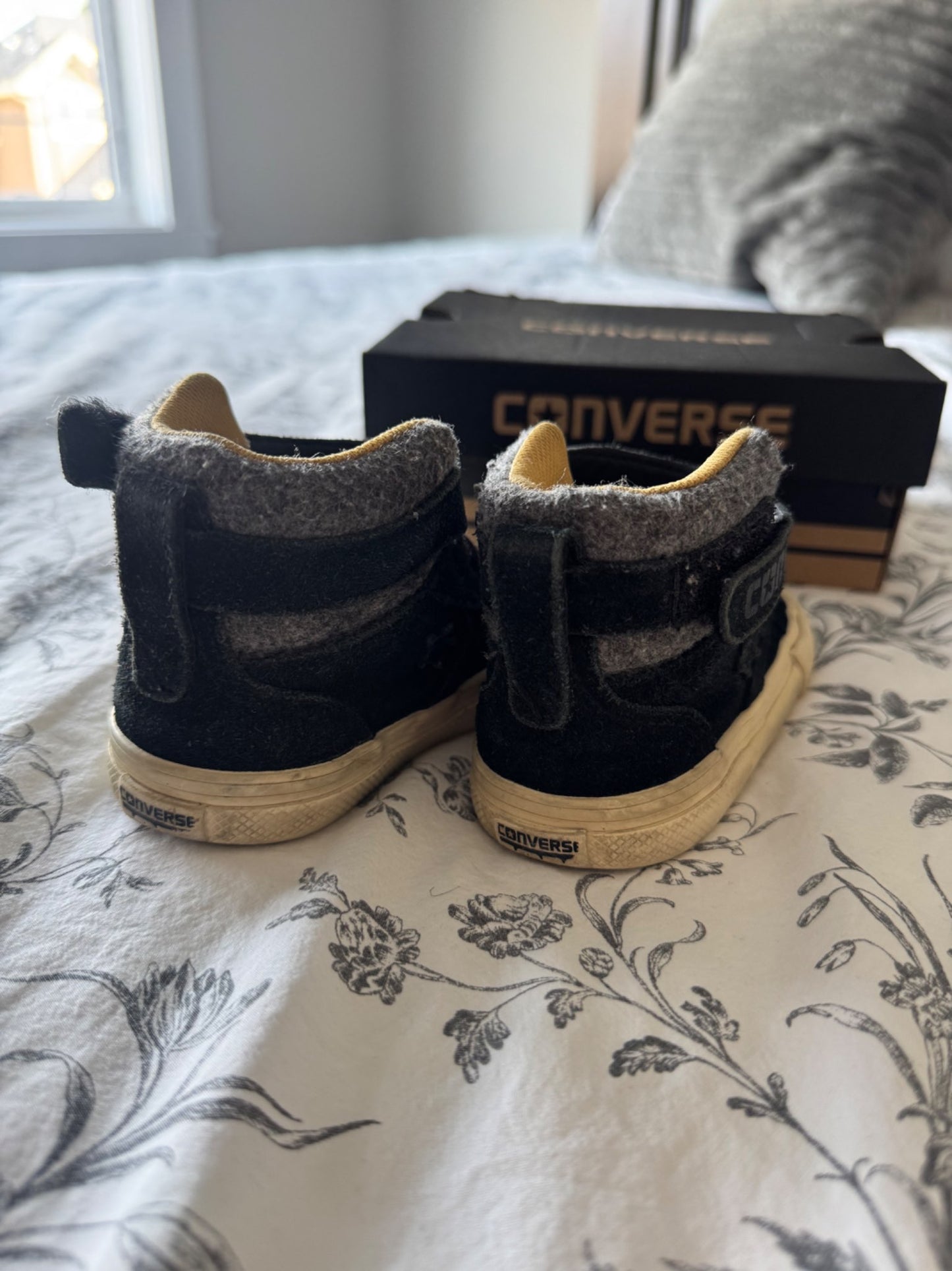 Converse high top size 5 , Shoes 5 (Walkers:12-24 mth)