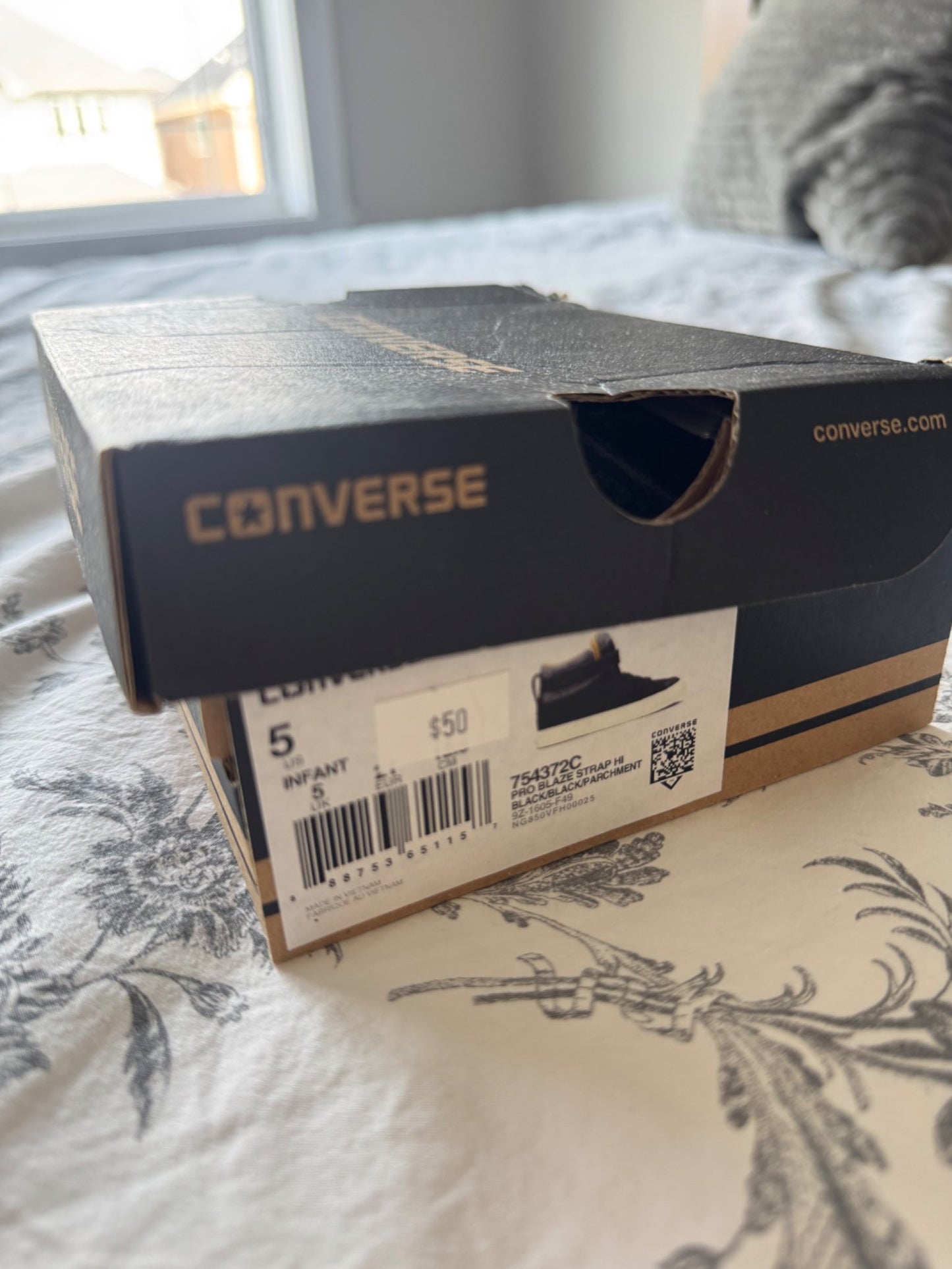 Converse high top size 5 , Shoes 5 (Walkers:12-24 mth)