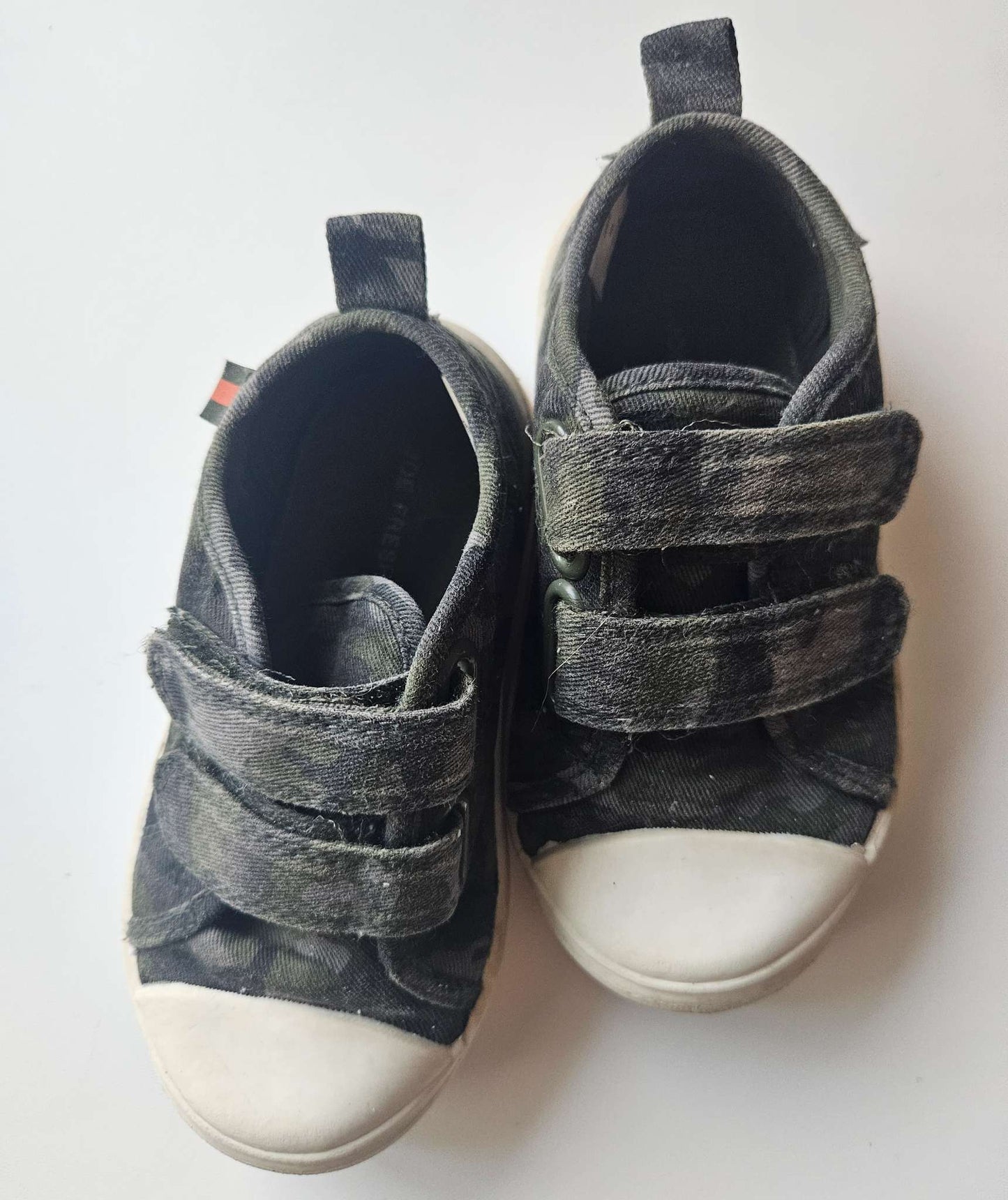 Joe Fresh Camo velcro sneakers size 8, Shoes 8 (Toddler:2-4yr)