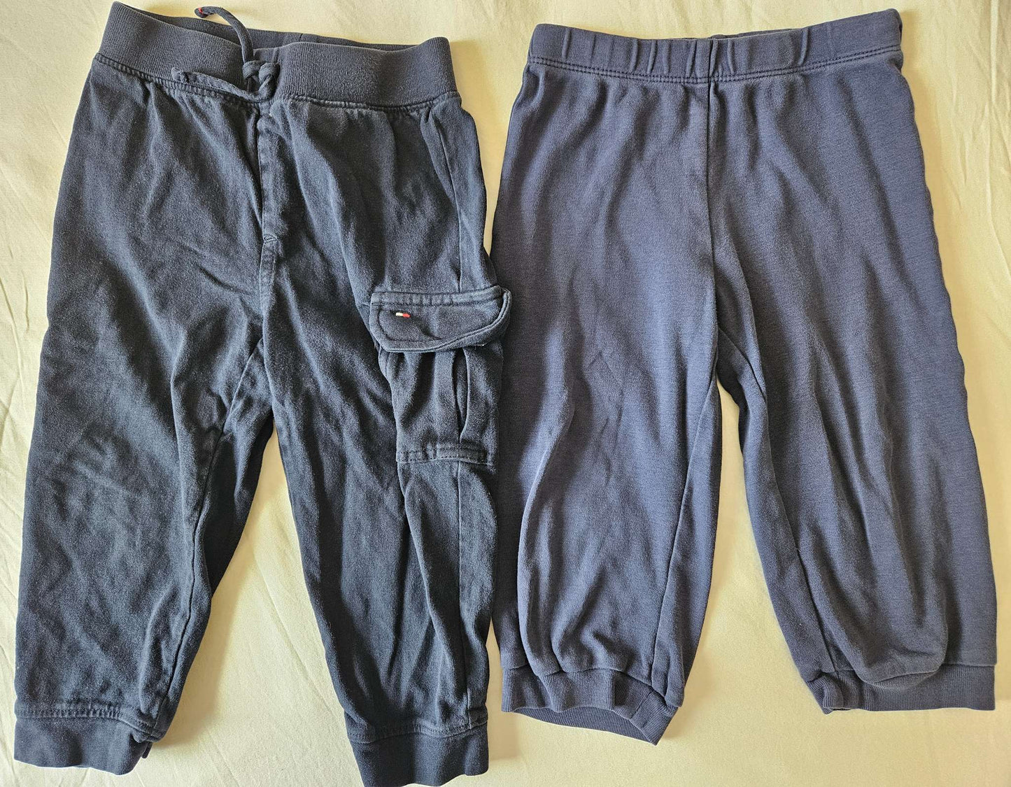 3 pairs of size 24 months sweatpants (blue tommy Hilfiger, black carters, blue carters), Kids 24 Month (18-24M)