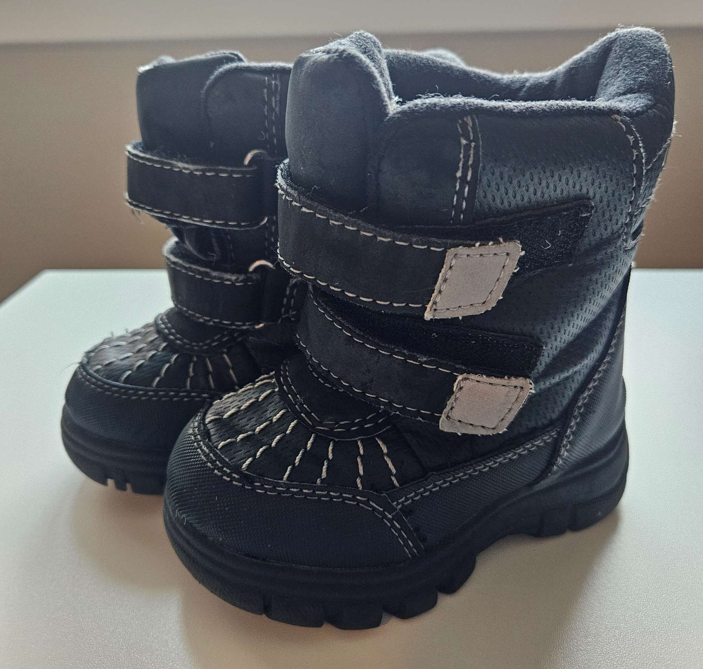 Childrens place winter boots size 6, Shoes 6 (Walkers:12-24 mth)