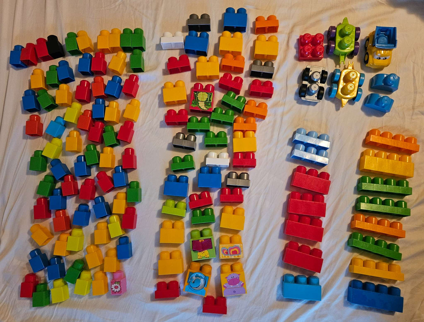 Huge Mega blocks set - 137 Lego blocks, mixer truck and wagon
