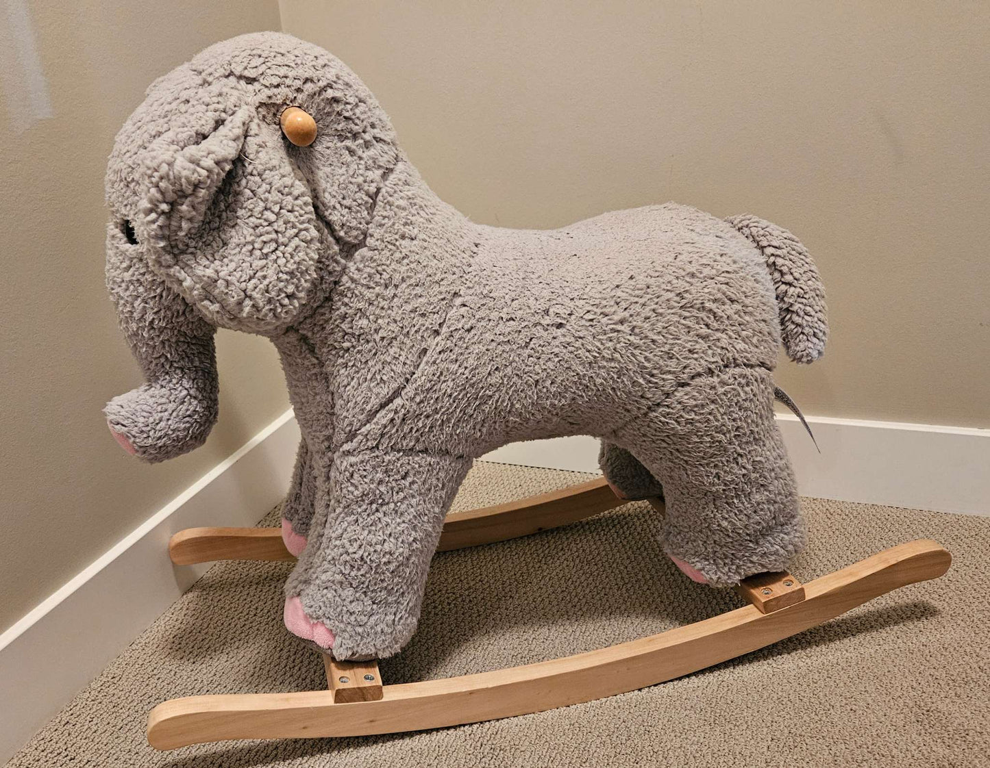 Rocking Elephant, sings "Do your ears hang low"