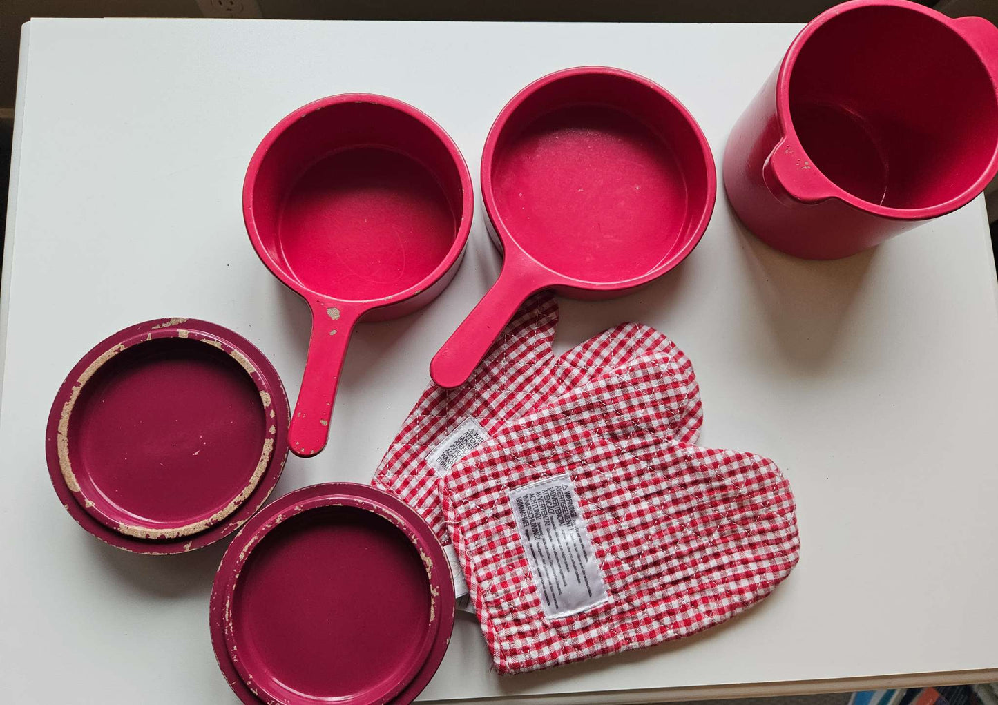 Melissa and Doug Pots and pans set