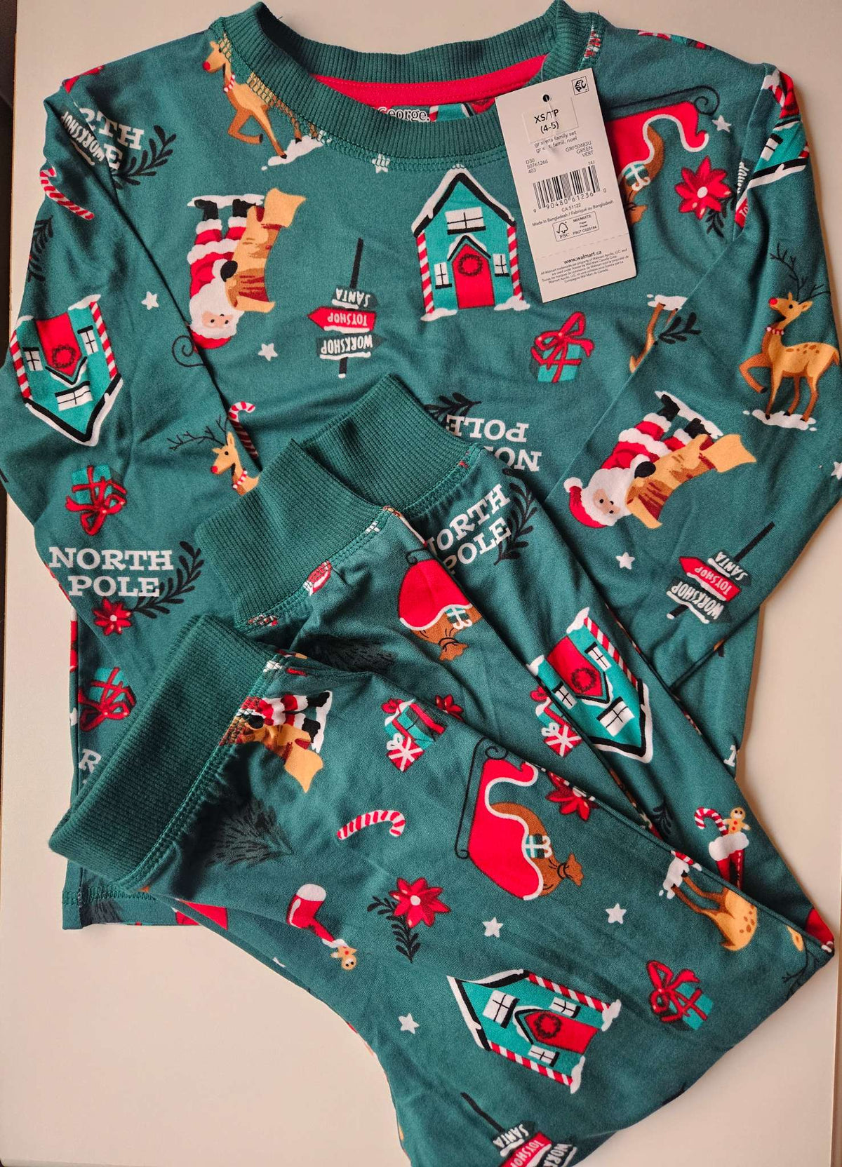 Brand new Santa pajamas, Kids 4/4T