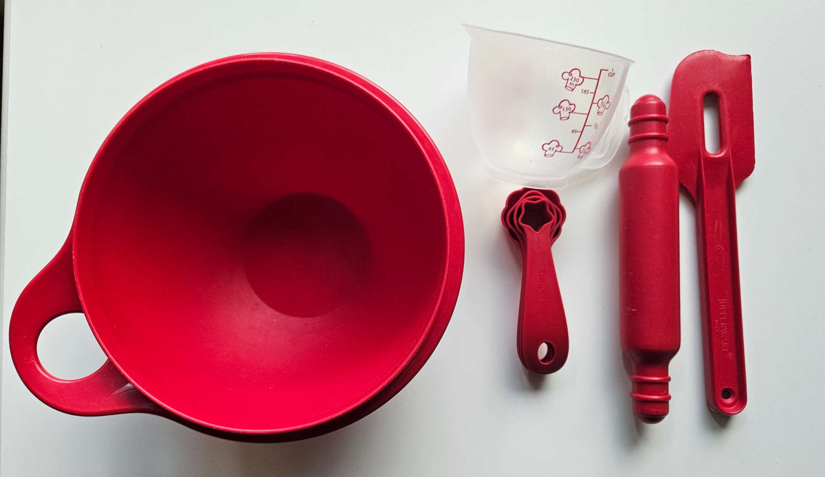 Tupperware kids baking set