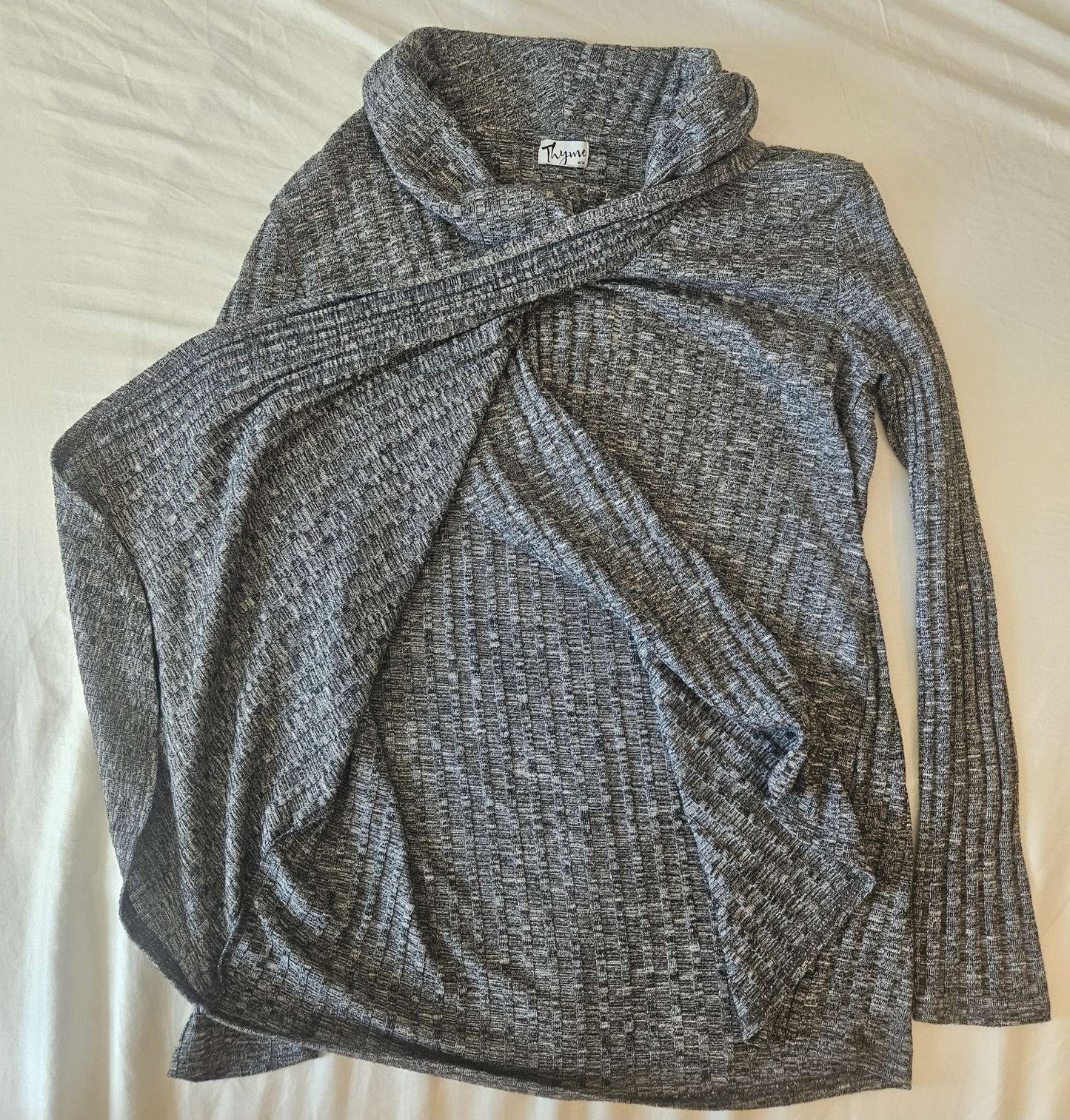 Thyme size Medium nursing sweater , Maternity M (8-10)