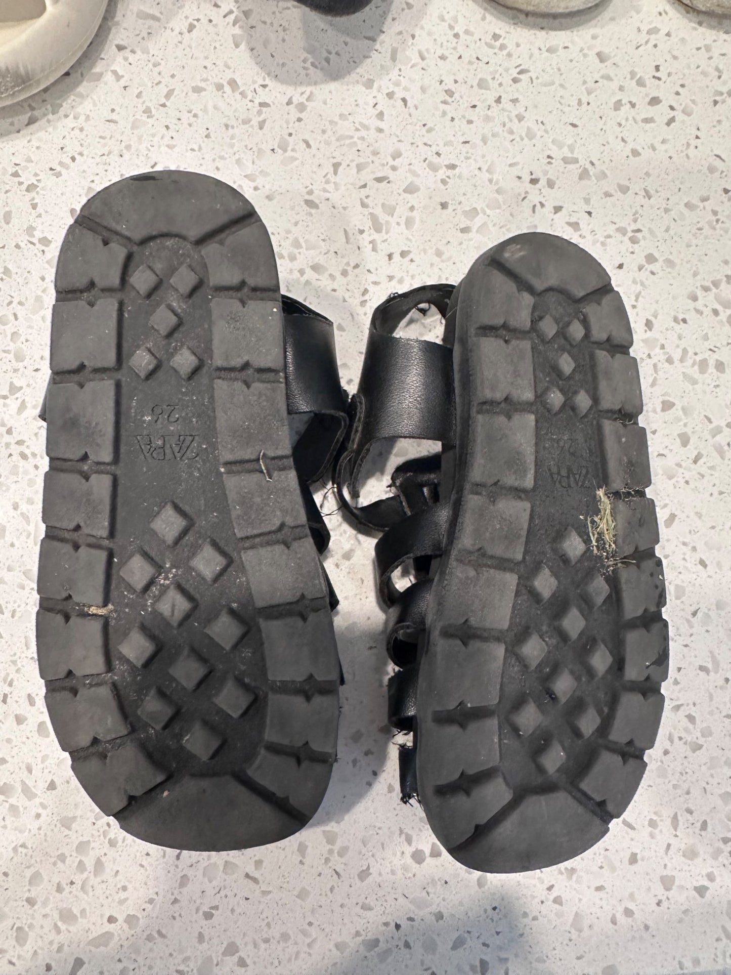 Zara fisherman sandle size 25, Shoes 11.5 (Toddler:2-4yr)