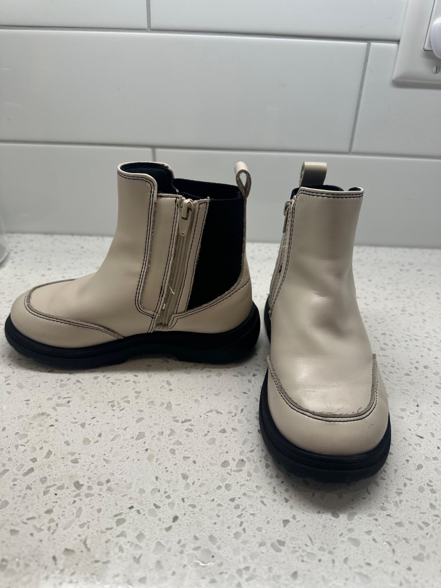 Zara Boots size 25