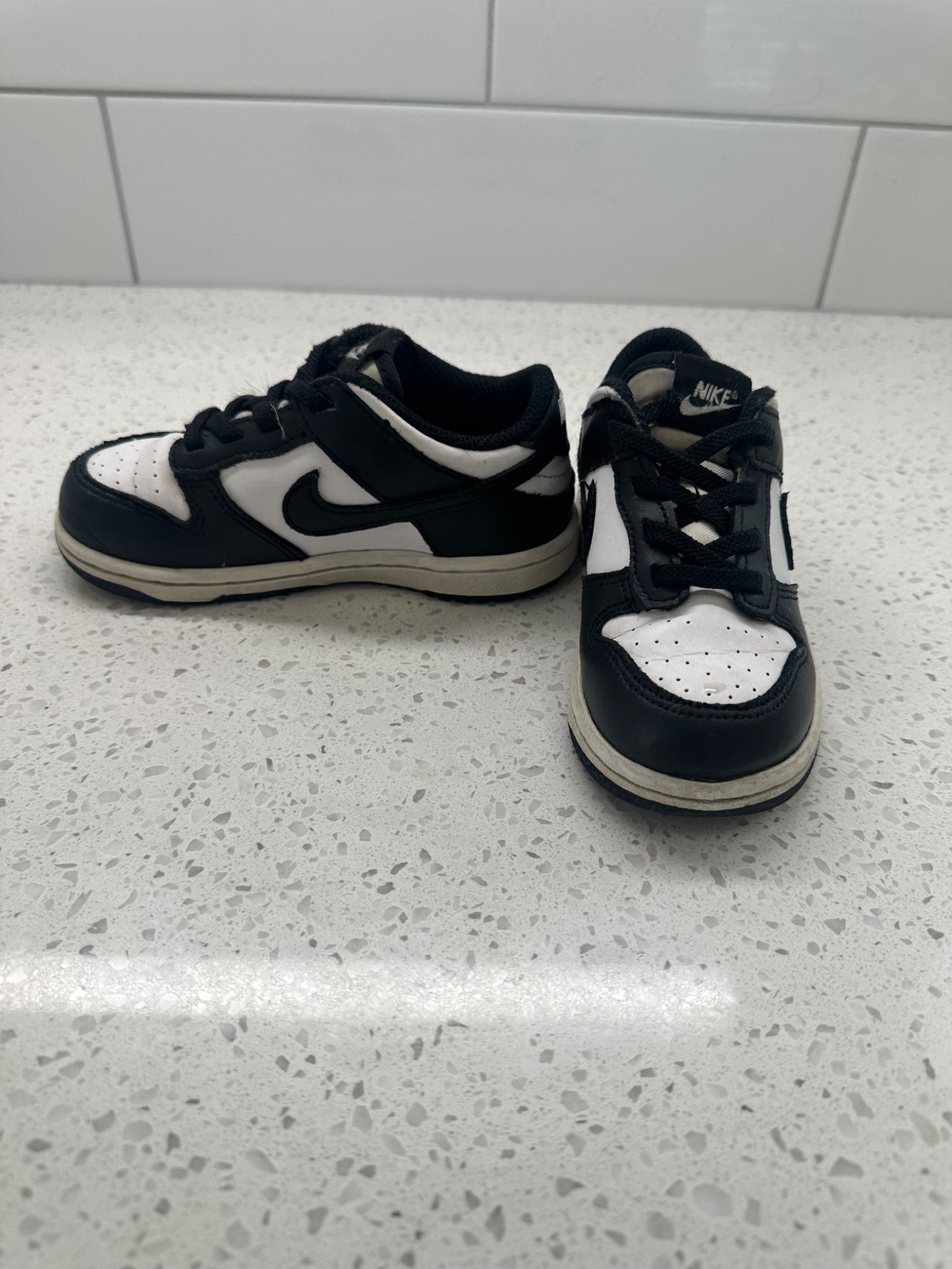 Nike Black & White Sneaker 9CC, Shoes 9 (Toddler:2-4yr)