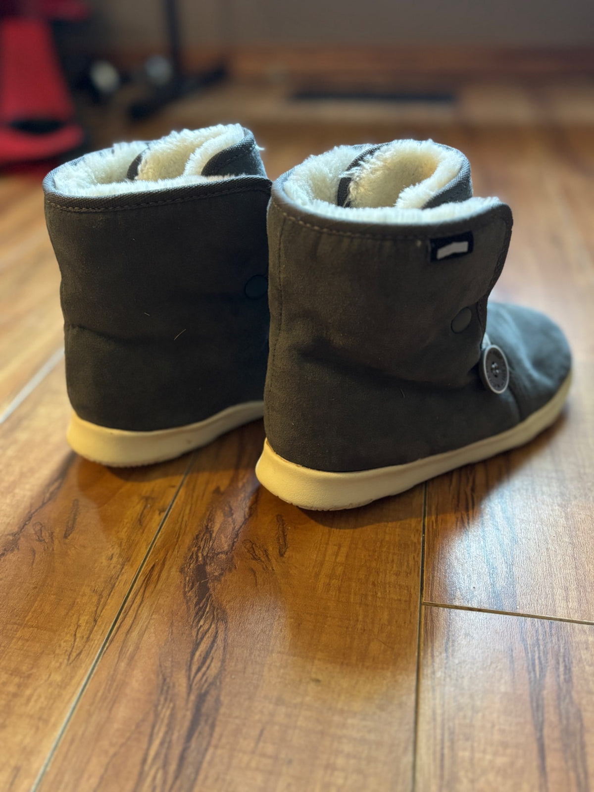 Cozy Native Boots MSRP $60, Shoes 13 (Kids:4-8yr)