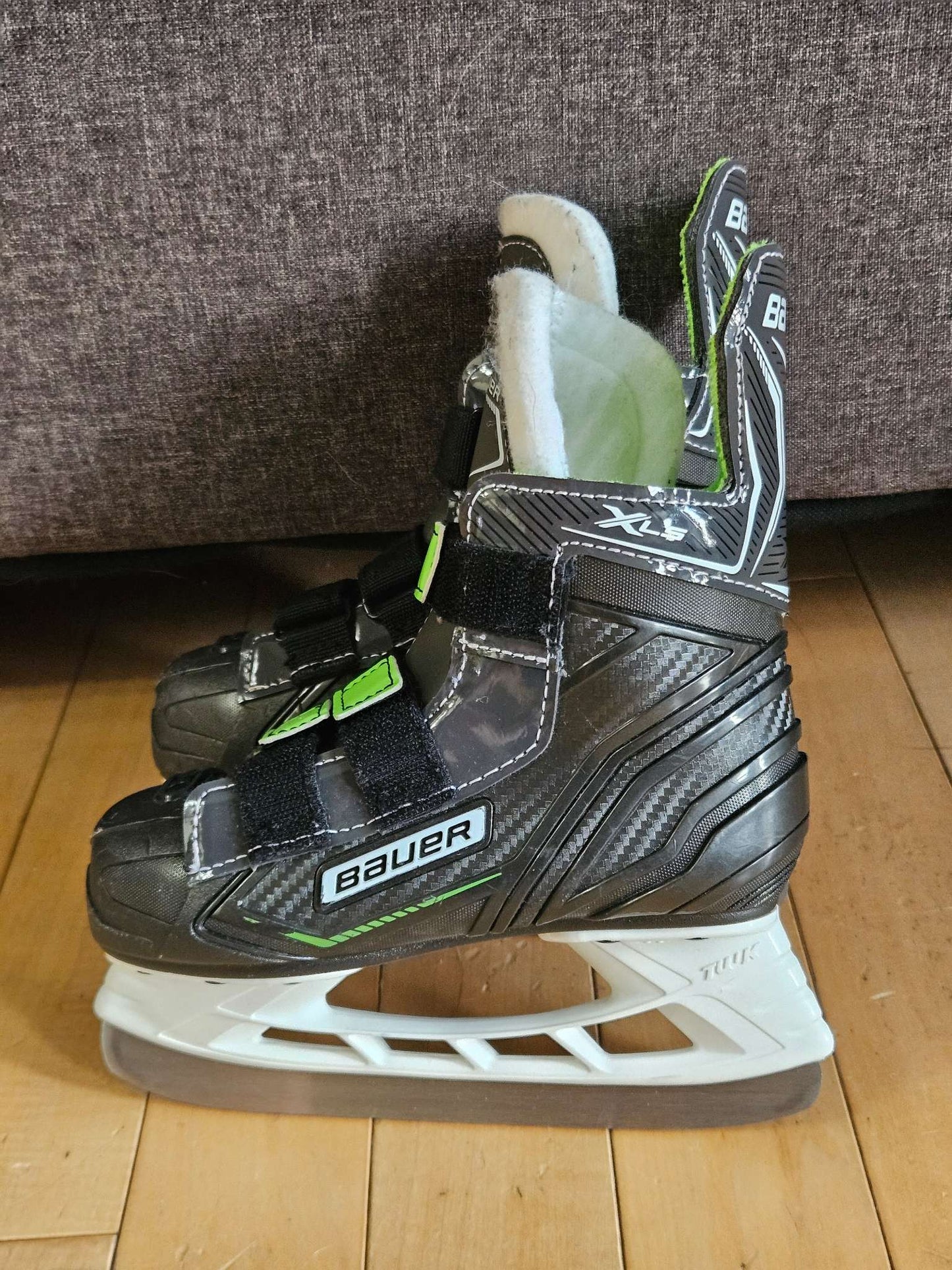 Bauer XLS hockey skates size Y9, Shoes 9 (Toddler:2-4yr)