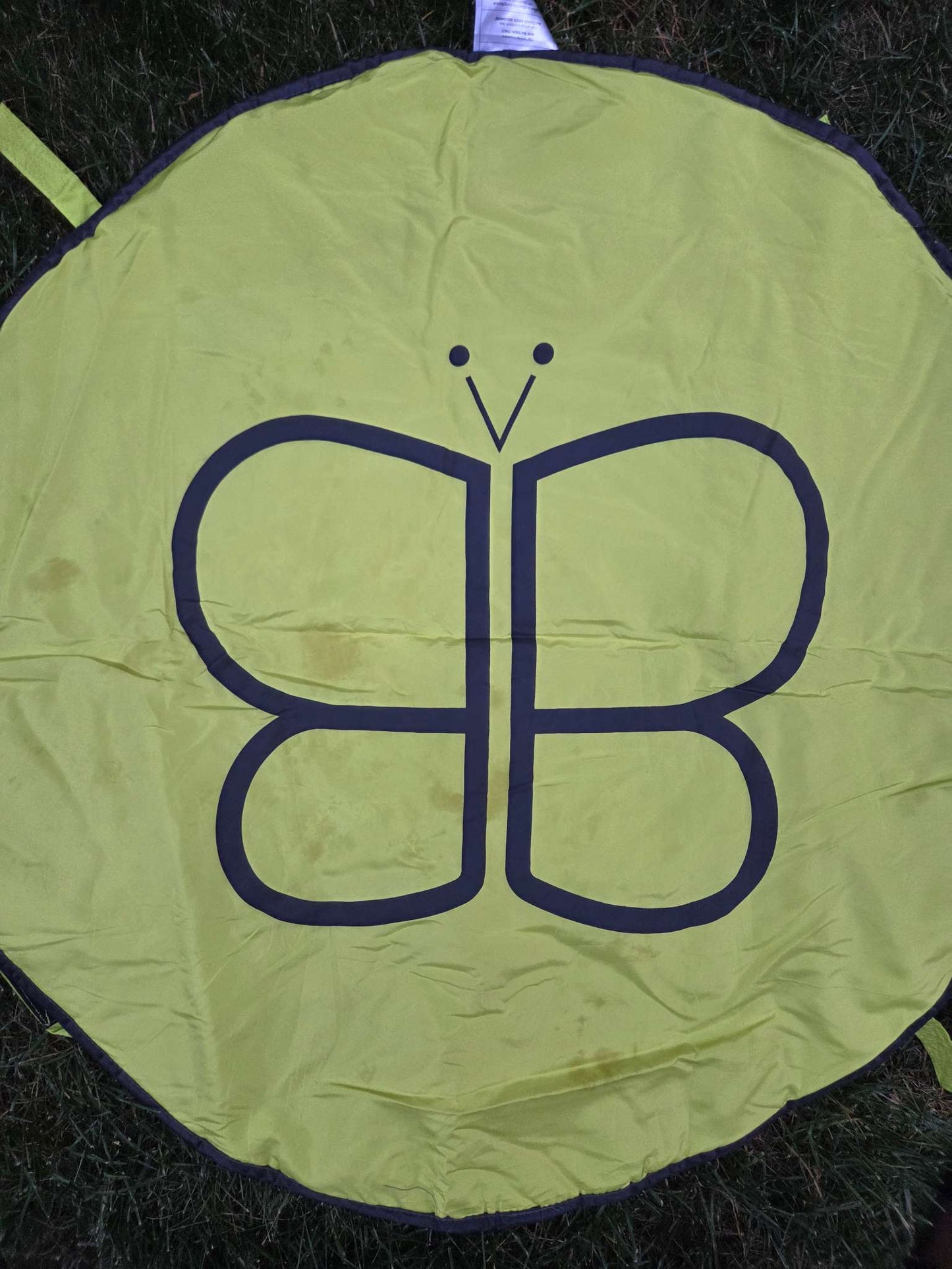 Nido 2 in 1 Travel and Play Tent