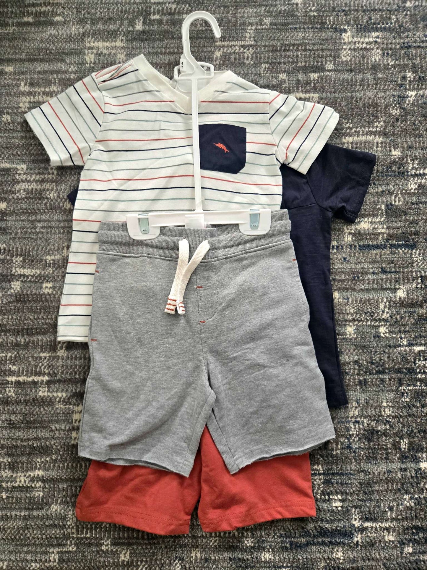 4 Pcs Summer Outfit Tommy Bahamas 4T ( Retails $24.99), Kids 4/4T