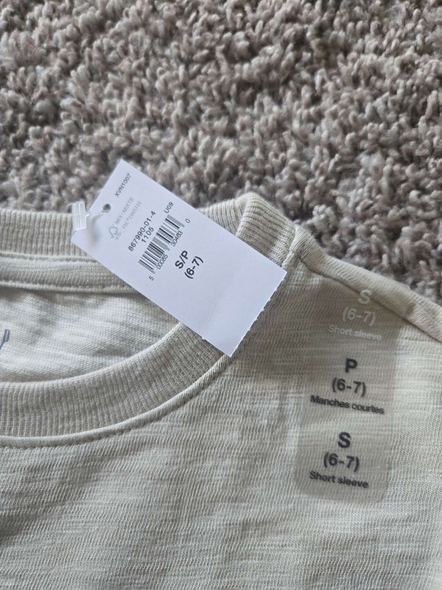 2 T shirts ( GAP and Zara Retails for $17.90), Kids 6/6X (extra small)