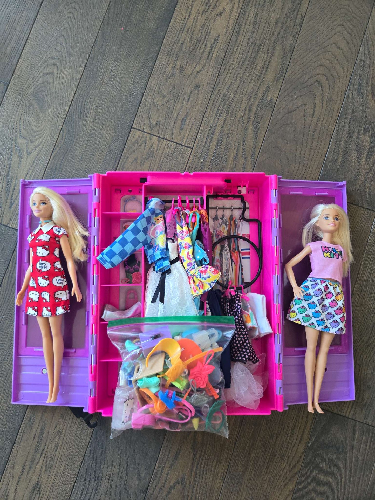 Barbie Bundles: 2 Barbies, Barbie closet and clothes