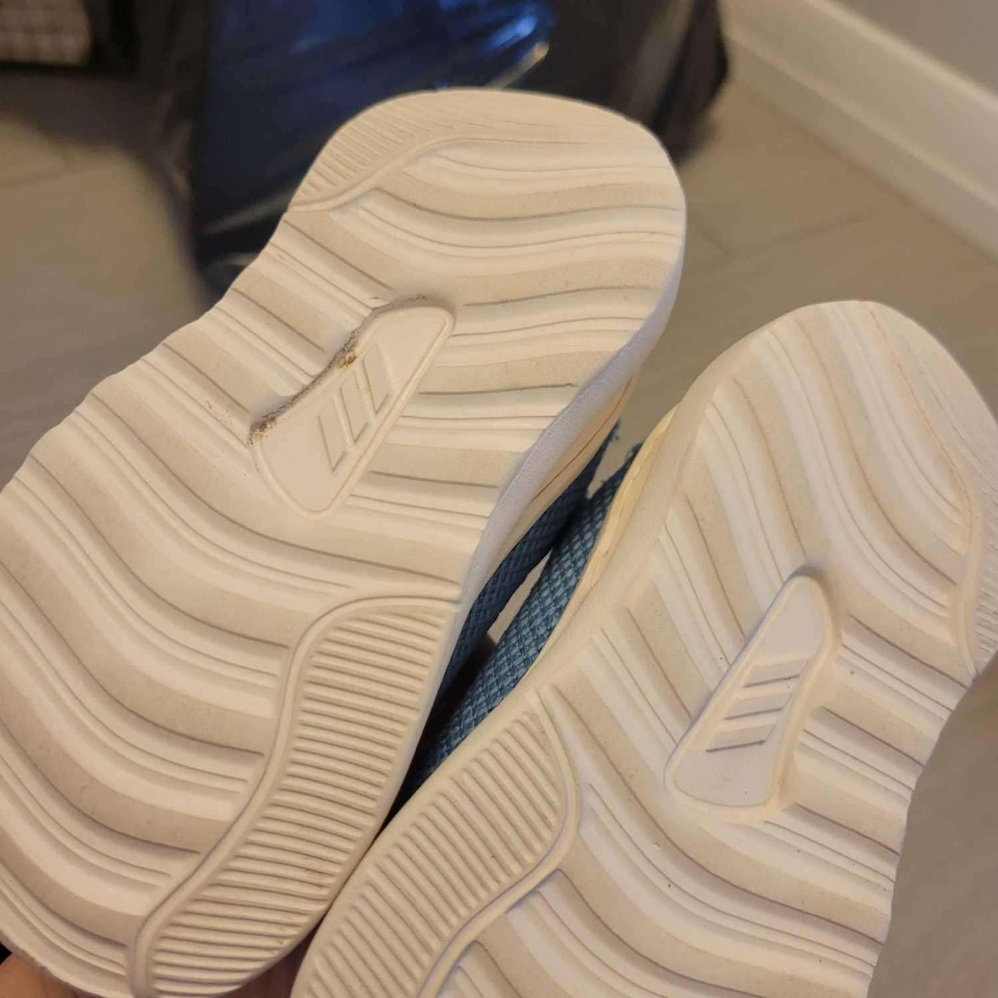 Adidas Toddler Runners size 6, Shoes 6 (Walkers:12-24 mth)