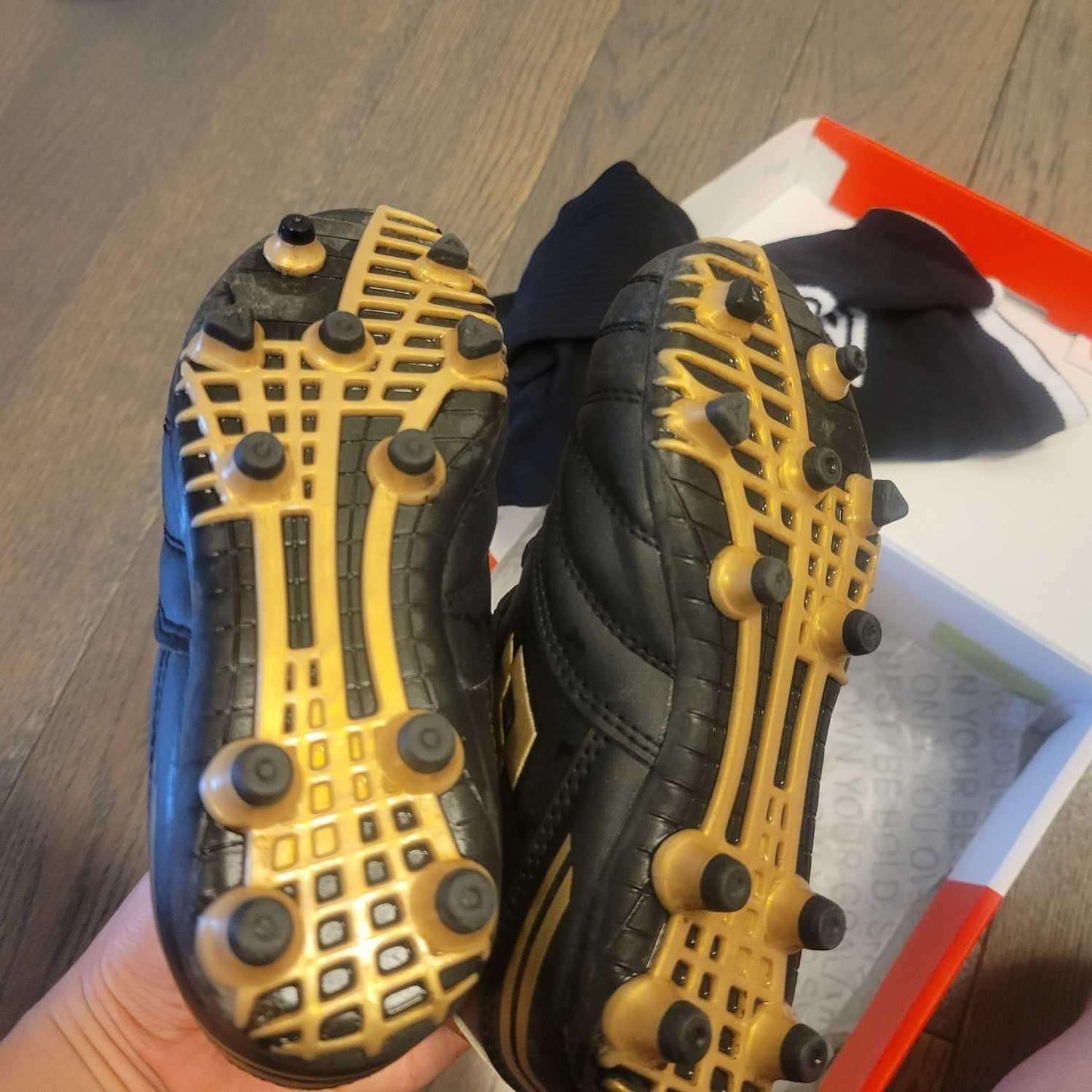 Lotto soccer cleats 11T + Socks, Shoes 11 (Toddler:2-4yr)