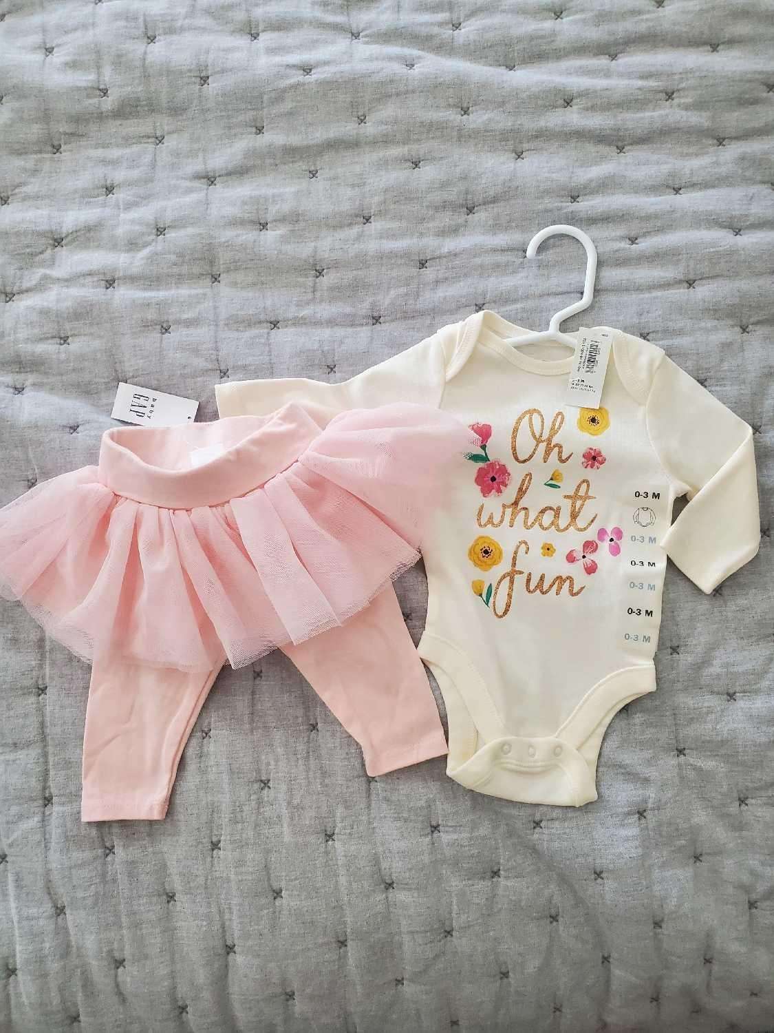 Gap Tutu on Tights and Old Navy Top 0-3 months, Kids 3 Month (0-3M)
