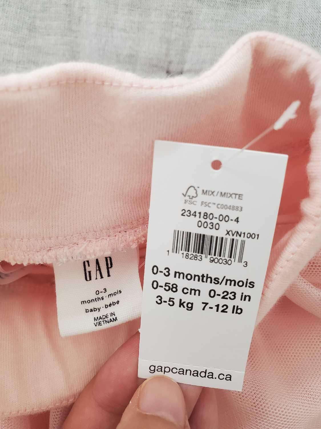 Gap Tutu on Tights and Old Navy Top 0-3 months, Kids 3 Month (0-3M)