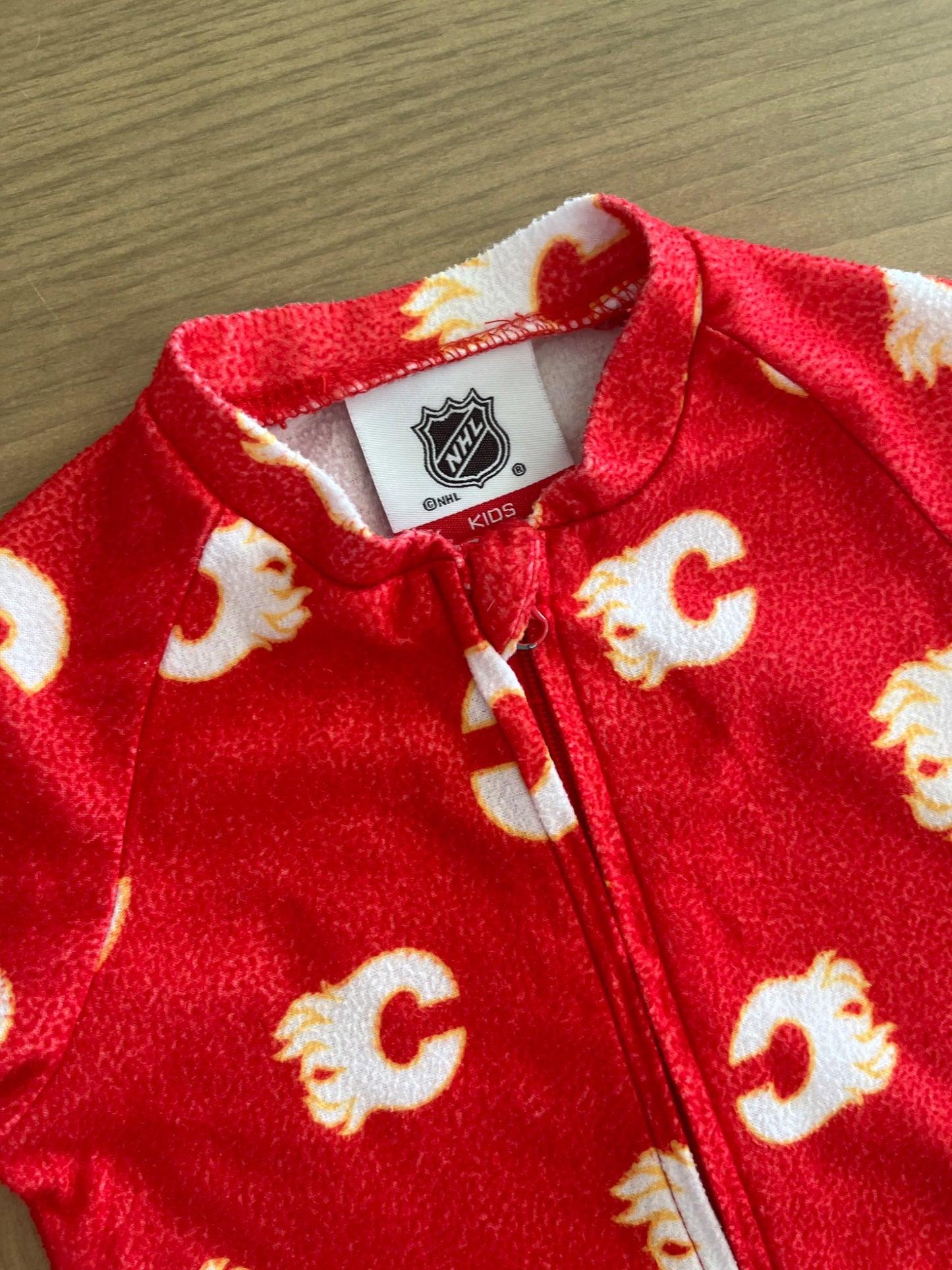 Calgary Flames Onesie and Headband Set (official NHL brand) , Kids 3 Month (0-3M)