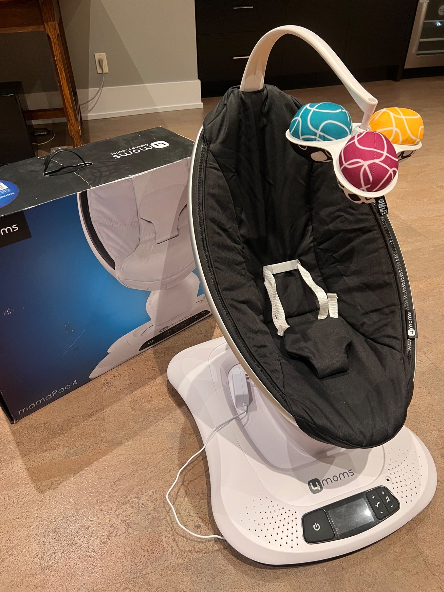 4moms Mamaroo Baby Swing WITH Strap Fastener, Retails $360