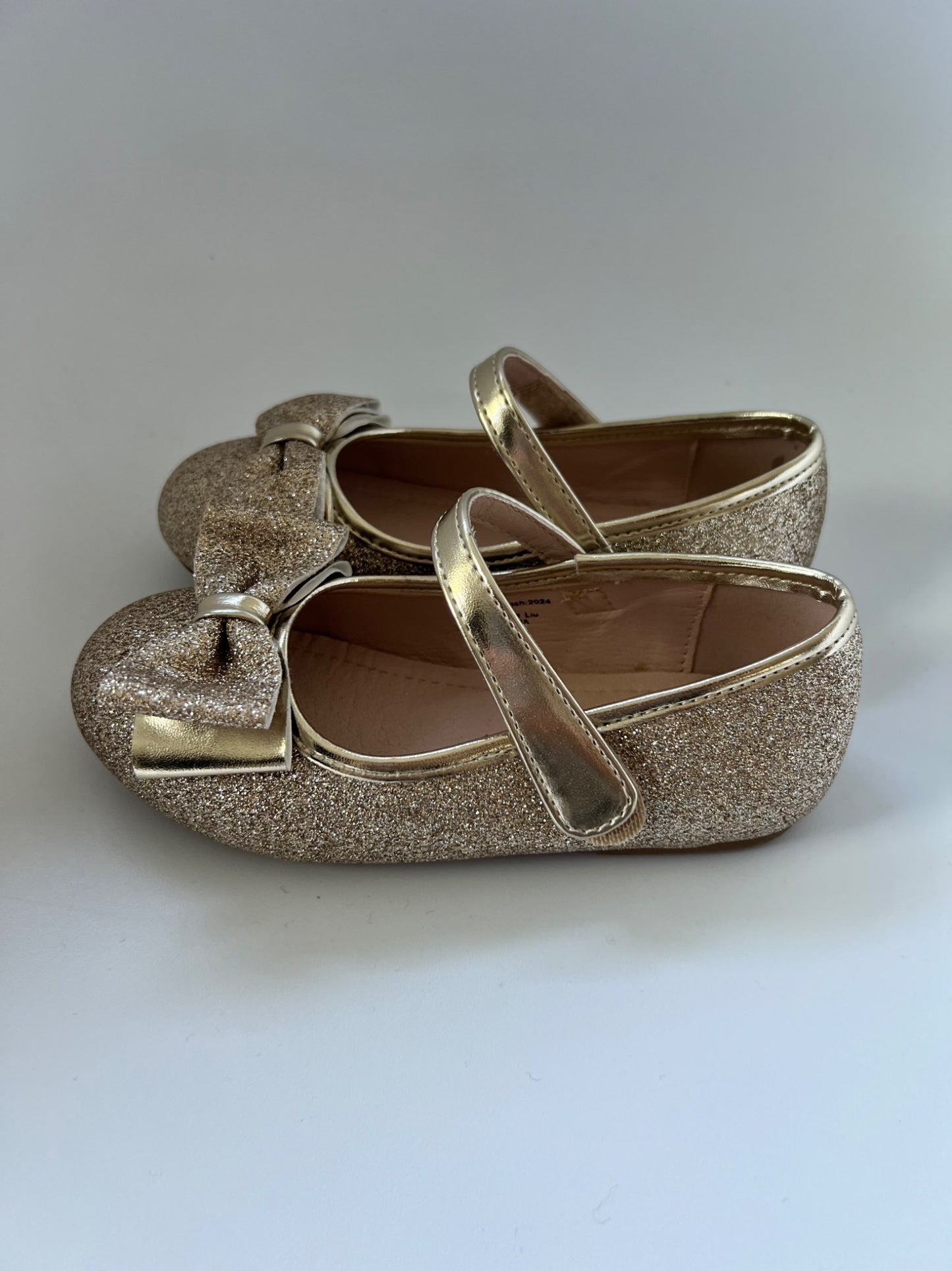 Girl’s dress shoes - gold, Shoes 10 (Toddler:2-4yr)