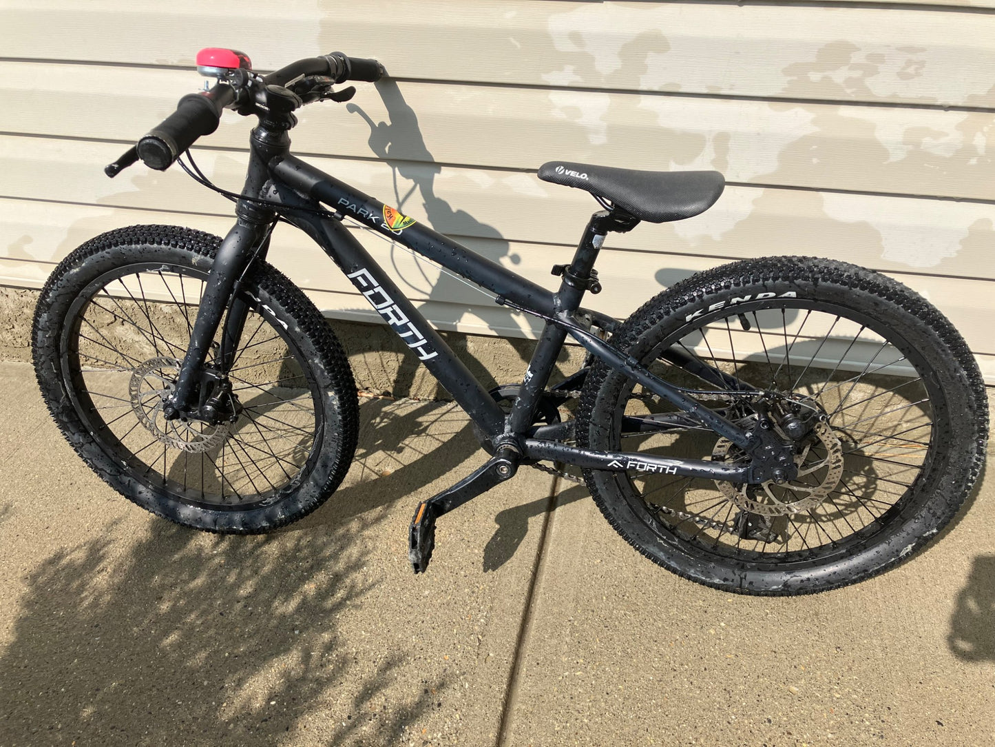 Park 20 - Jet Black 20” bike