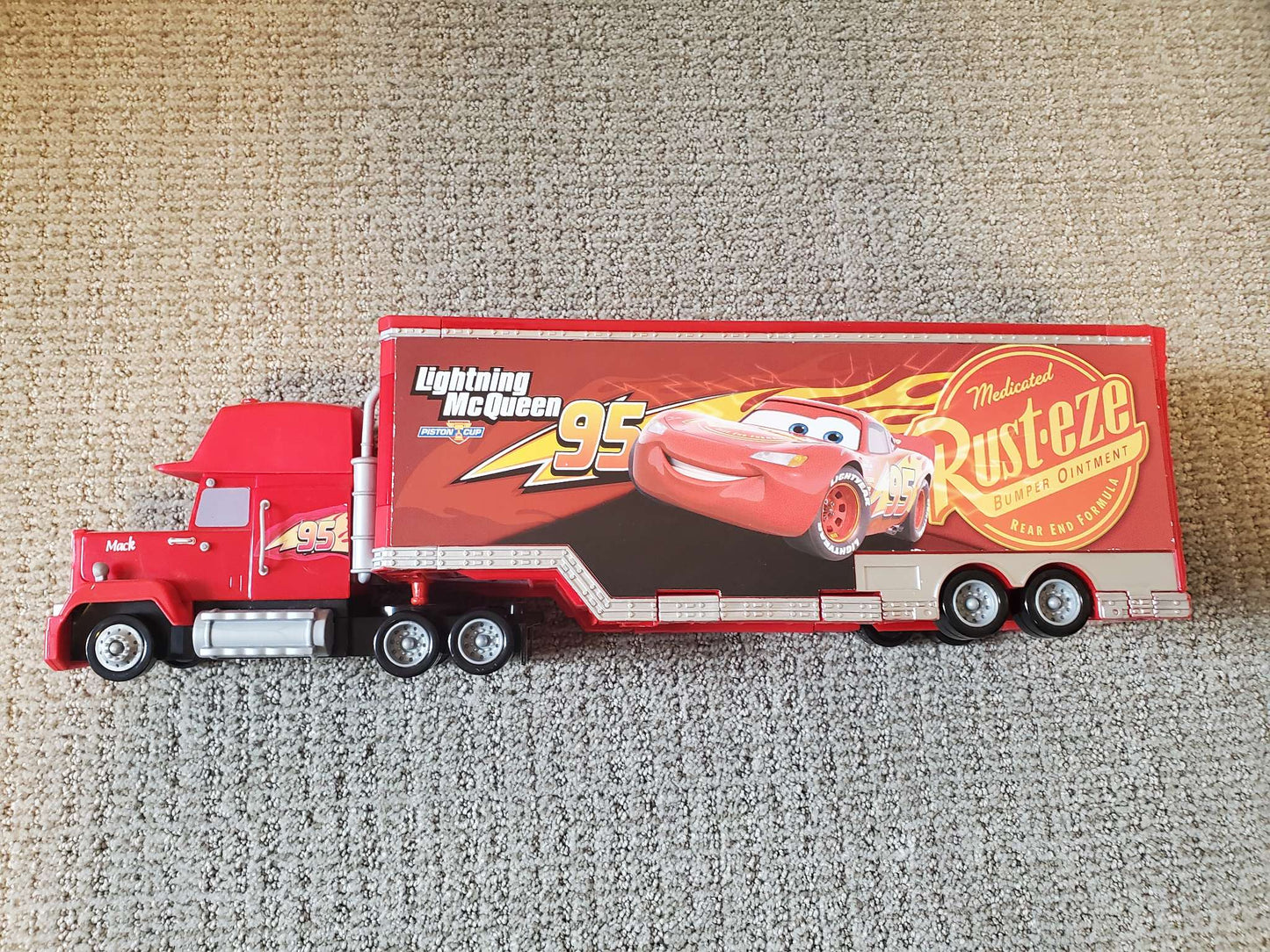 Lightning McQueen Semi-Truck With Carrier