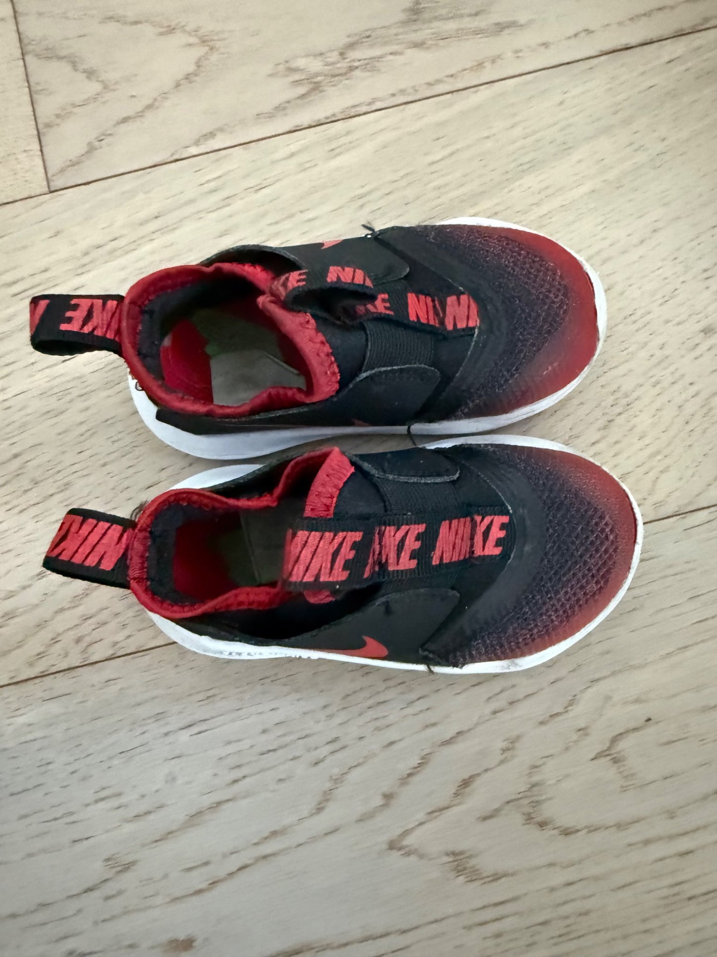 Nike Flexrunner toddler shoes, size 6, Shoes 6 (Walkers:12-24 mth)