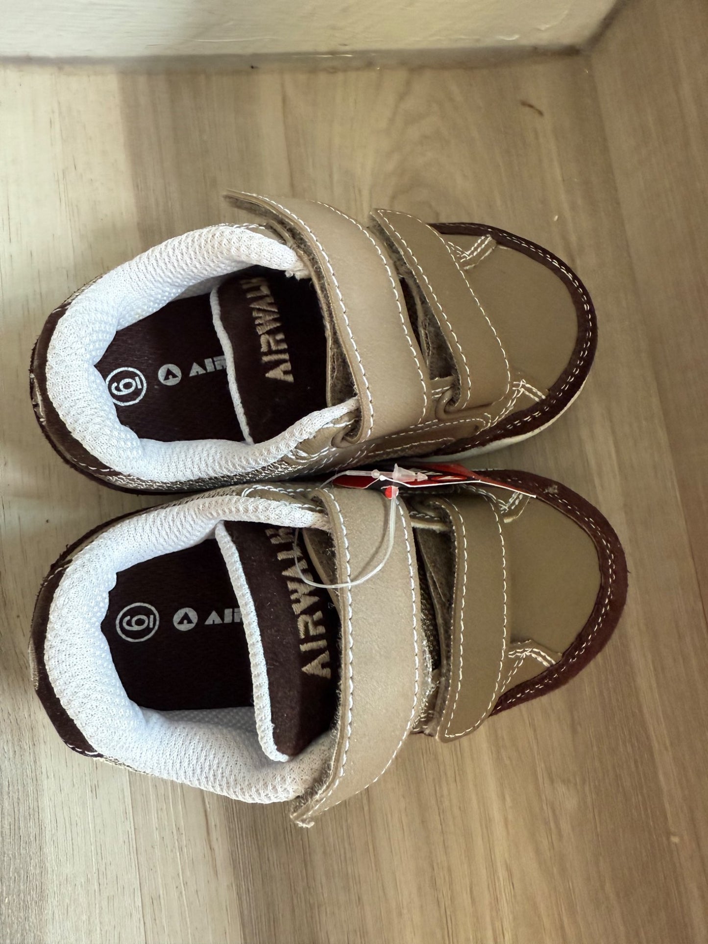 NWT Airwalk toddler shoes, size 6, Shoes 6 (Walkers:12-24 mth)